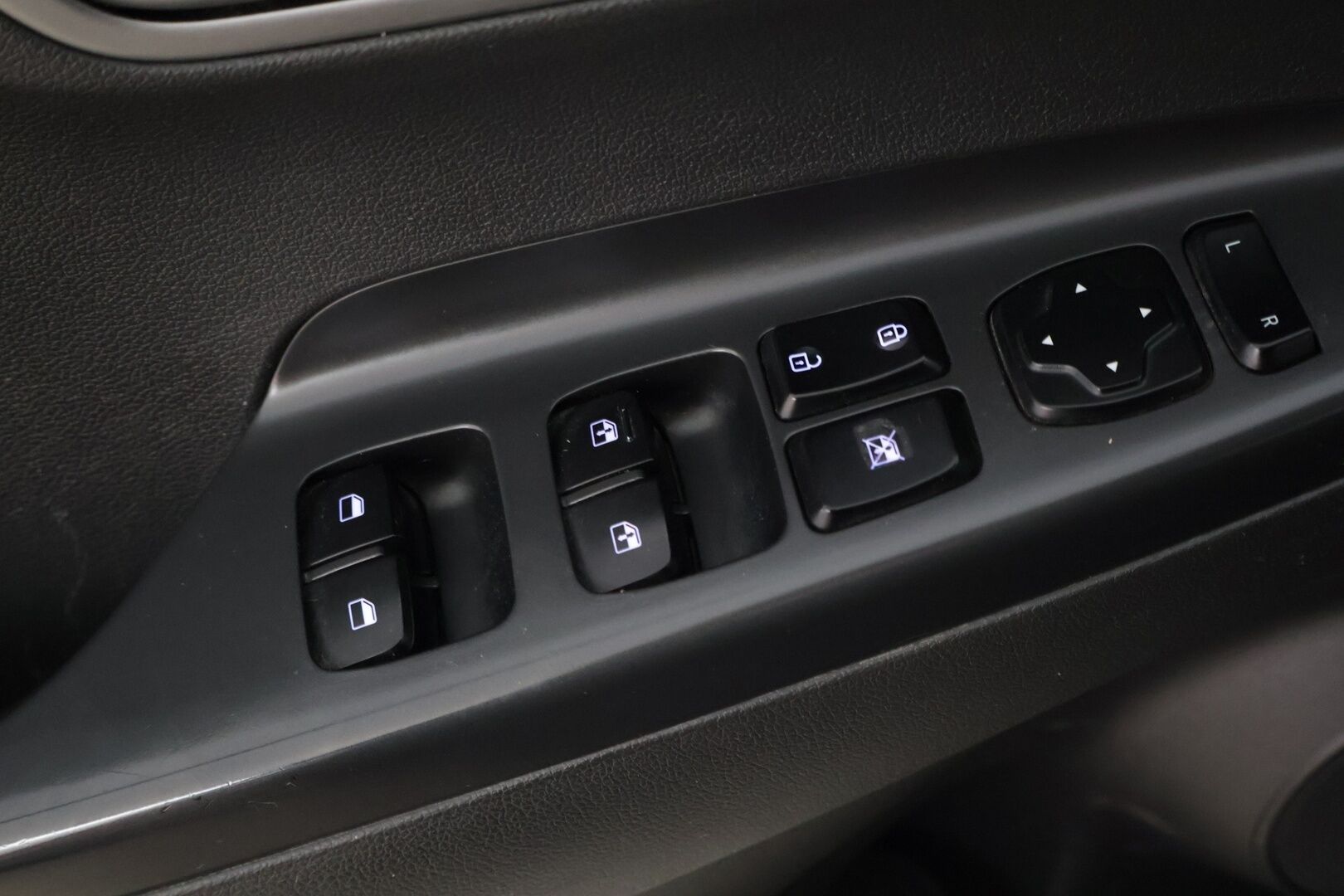 Hyundai KONA 2020 electric 39 kWh 136 hv **ACC / Peruutuskamera / Apple ja Android / Merkkiliikkeen huollot / Navi / Keyless** - Kahdet renkaat aluvanteilla / Merkkihuolto huoltohistoria - HULLU BLACKWEEK KORKOTARJOUS 2,49%