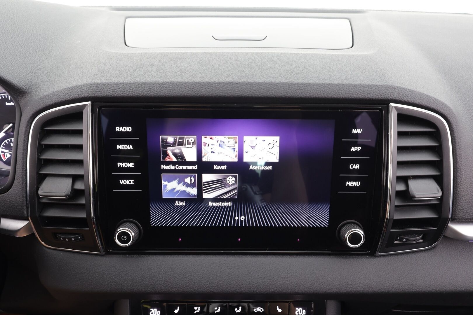 Skoda Karoq 2020 1,5 TSI Style BusinessLine DSG Autom. - | ACC | Webasto | LED | Puolinahat | Ratinlämmitys | P.kamera | Apple&Android | 1.Om Suomi-auto | Kahdet Renkaat | Merkkihuollettu |