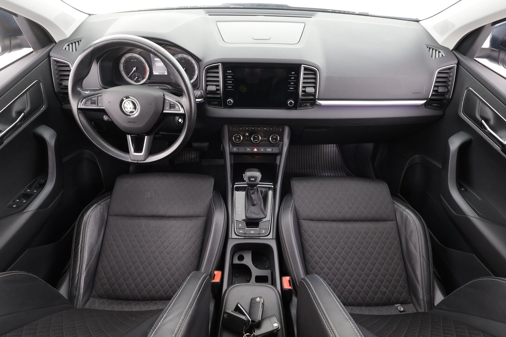 Skoda Karoq 2020 1,5 TSI Style BusinessLine DSG Autom. - | ACC | Webasto | LED | Puolinahat | Ratinlämmitys | P.kamera | Apple&Android | 1.Om Suomi-auto | Kahdet Renkaat | Merkkihuollettu |