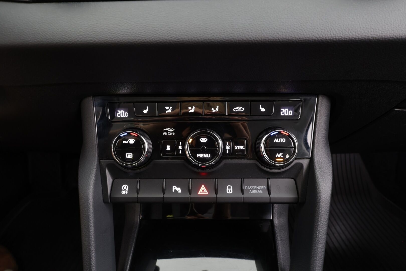Skoda Karoq 2020 1,5 TSI Style BusinessLine DSG Autom. - | ACC | Webasto | LED | Puolinahat | Ratinlämmitys | P.kamera | Apple&Android | 1.Om Suomi-auto | Kahdet Renkaat | Merkkihuollettu |
