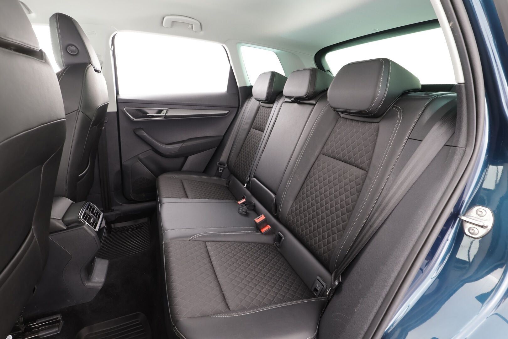 Skoda Karoq 2020 1,5 TSI Style BusinessLine DSG Autom. - | ACC | Webasto | LED | Puolinahat | Ratinlämmitys | P.kamera | Apple&Android | 1.Om Suomi-auto | Kahdet Renkaat | Merkkihuollettu |