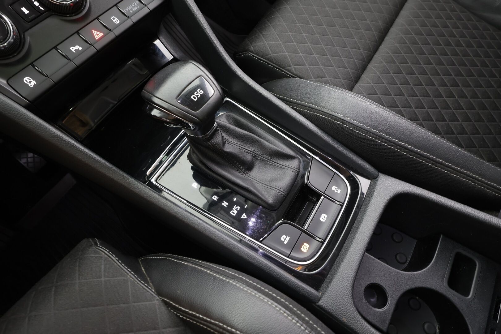 Skoda Karoq 2020 1,5 TSI Style BusinessLine DSG Autom. - | ACC | Webasto | LED | Puolinahat | Ratinlämmitys | P.kamera | Apple&Android | 1.Om Suomi-auto | Kahdet Renkaat | Merkkihuollettu |