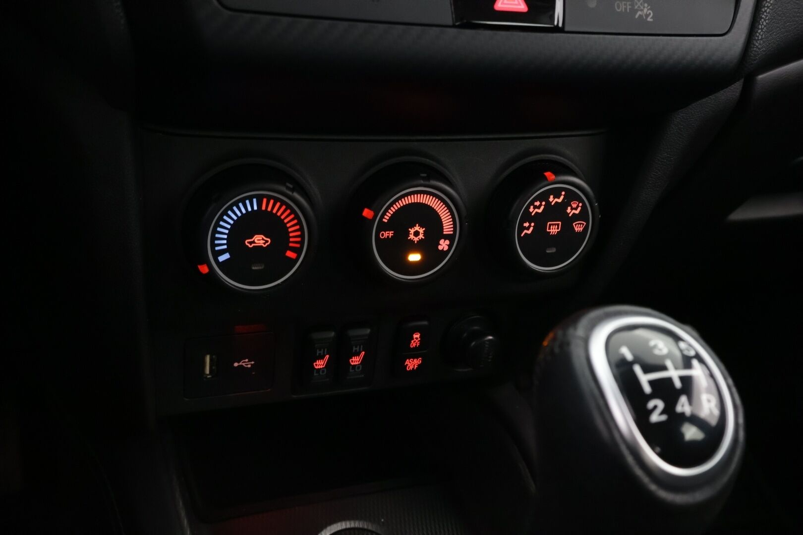 Mitsubishi ASX 2020 2,0 MIVEC Invite MT 2WD - WEBASTO | Suomiauto | Vakkari | Peruutustutka | Bluetooth | 2x Hyvät renkaat alkuperäisvantein!