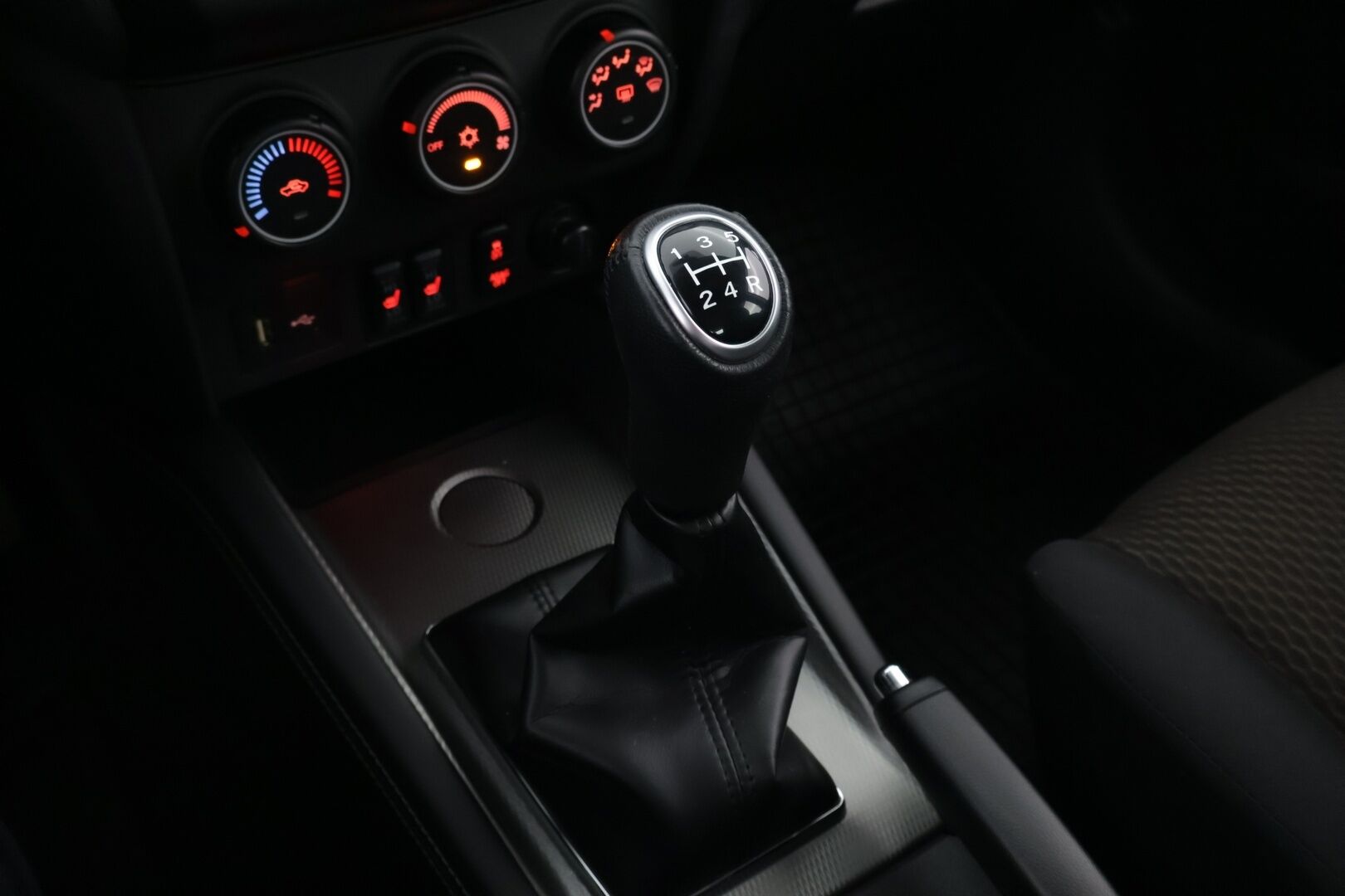 Mitsubishi ASX 2020 2,0 MIVEC Invite MT 2WD - WEBASTO | Suomiauto | Vakkari | Peruutustutka | Bluetooth | 2x Hyvät renkaat alkuperäisvantein!