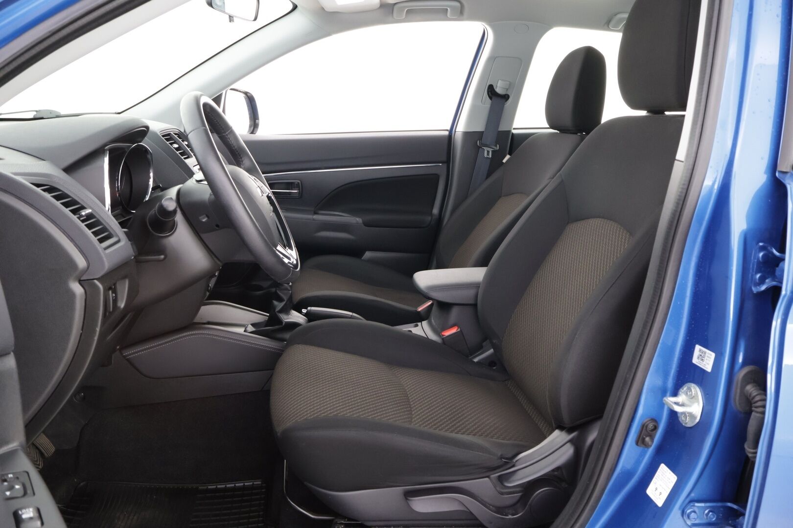 Mitsubishi ASX 2020 2,0 MIVEC Invite MT 2WD - WEBASTO | Suomiauto | Vakkari | Peruutustutka | Bluetooth | 2x Hyvät renkaat alkuperäisvantein!