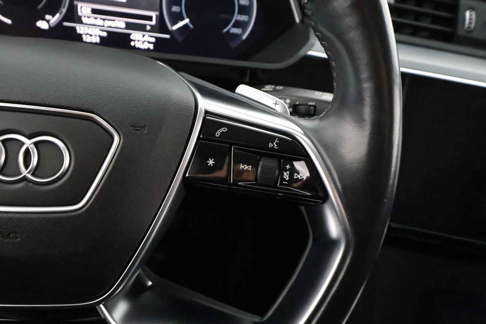 Audi e-tron 2020 Advanced Edition 55 quattro - | ACC | 360° | Sporttipenkit | Matrix-LED | Nahka-alcantara | Lane Assist | Digimittaristo | Sähk. takaluukku | Navi | Merkkihuollot | 2x renkaat aluin | 