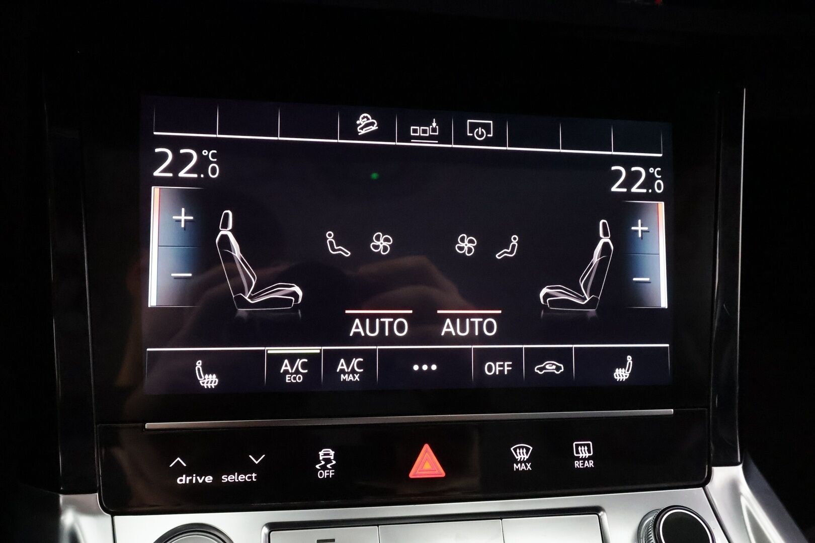 Audi e-tron 2020 Advanced Edition 55 quattro - | ACC | 360° | Sporttipenkit | Matrix-LED | Nahka-alcantara | Lane Assist | Digimittaristo | Sähk. takaluukku | Navi | Merkkihuollot | 2x renkaat aluin | 