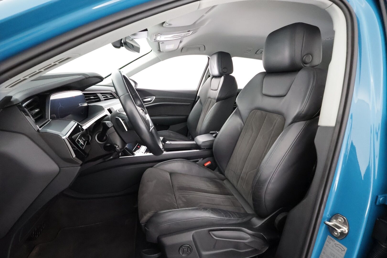 Audi e-tron 2020 Advanced Edition 55 quattro - | ACC | 360° | Sporttipenkit | Matrix-LED | Nahka-alcantara | Lane Assist | Digimittaristo | Sähk. takaluukku | Navi | Merkkihuollot | 2x renkaat aluin | 