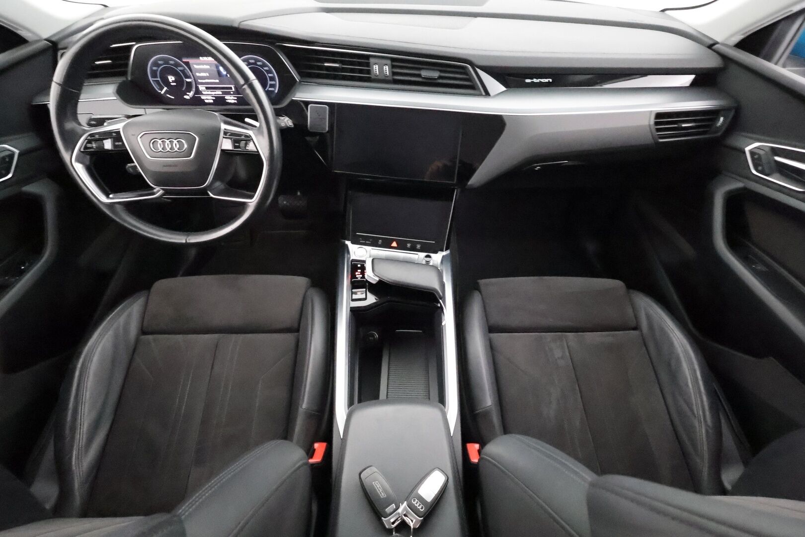 Audi e-tron 2020 Advanced Edition 55 quattro - | ACC | 360° | Sporttipenkit | Matrix-LED | Nahka-alcantara | Lane Assist | Digimittaristo | Sähk. takaluukku | Navi | Merkkihuollot | 2x renkaat aluin | 