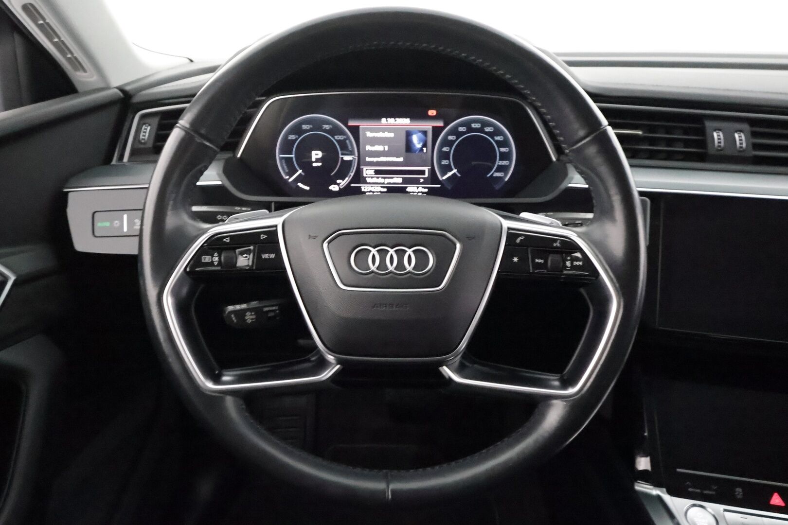 Audi e-tron 2020 Advanced Edition 55 quattro - | ACC | 360° | Sporttipenkit | Matrix-LED | Nahka-alcantara | Lane Assist | Digimittaristo | Sähk. takaluukku | Navi | Merkkihuollot | 2x renkaat aluin | 