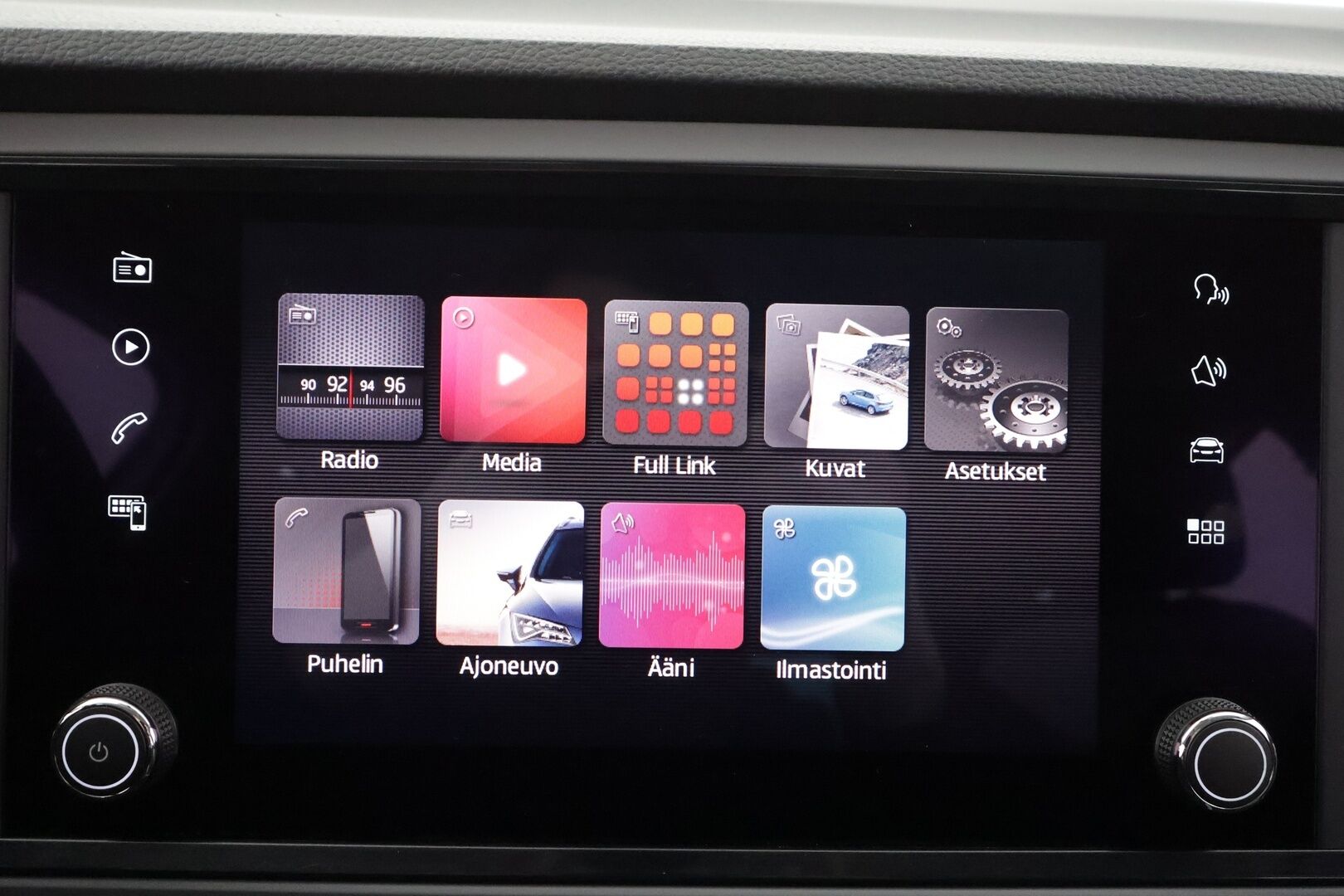 Seat Ateca 2020 1,6 TDI 115 Reference * Koukku / LED-lisävalo / P.Tutka / Lohkolämmitin / Vakkari / Bluetooth * - Suomi-auto / Kahdet renkaat aluvanteilla