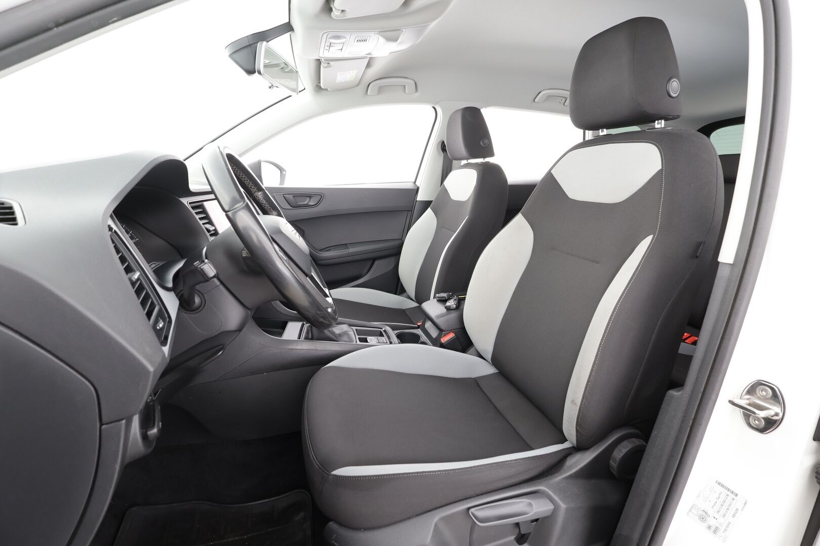 Seat Ateca 2020 1,6 TDI 115 Reference * Koukku / LED-lisävalo / P.Tutka / Lohkolämmitin / Vakkari / Bluetooth * - Suomi-auto / Kahdet renkaat aluvanteilla