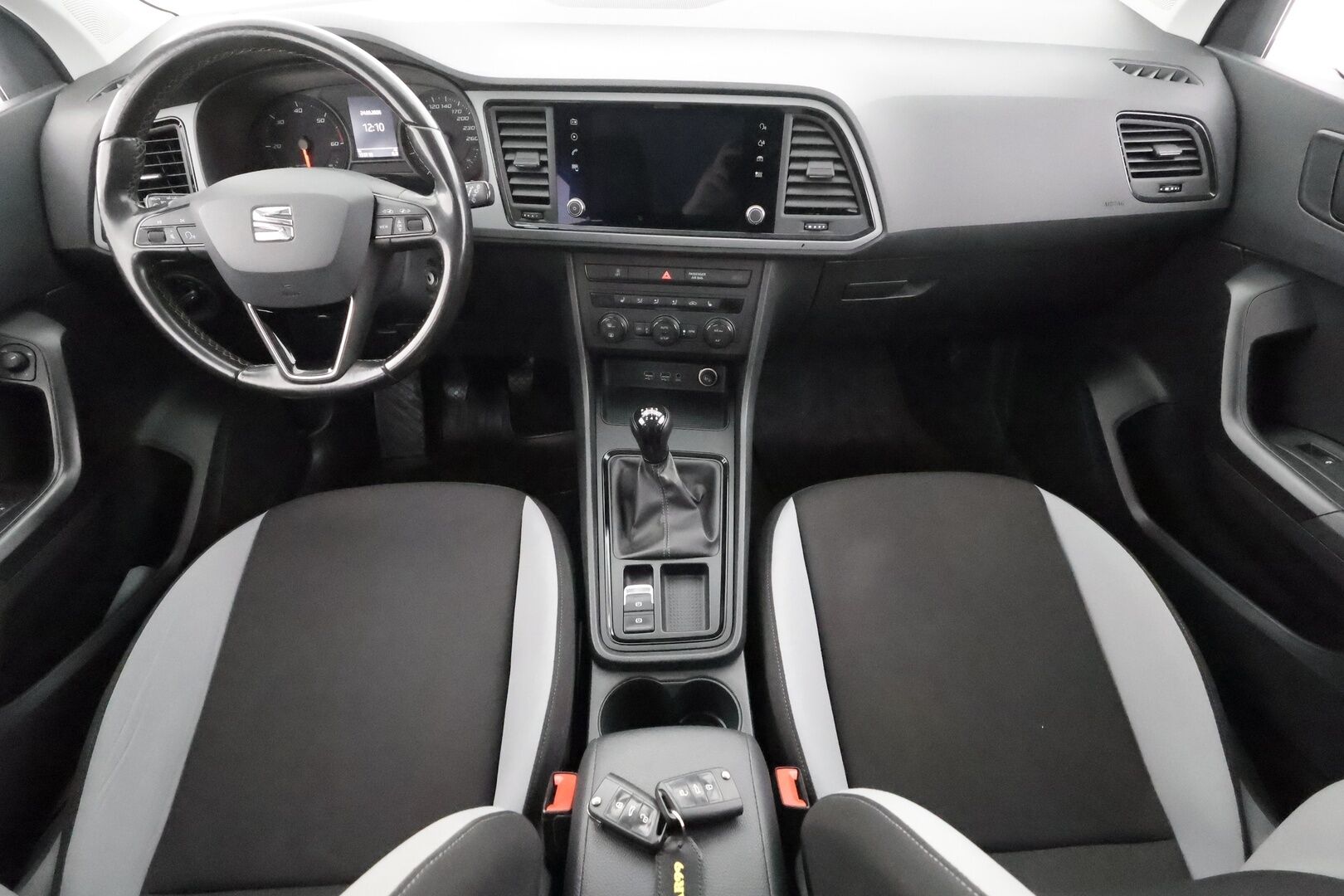 Seat Ateca 2020 1,6 TDI 115 Reference * Koukku / LED-lisävalo / P.Tutka / Lohkolämmitin / Vakkari / Bluetooth * - Suomi-auto / Kahdet renkaat aluvanteilla
