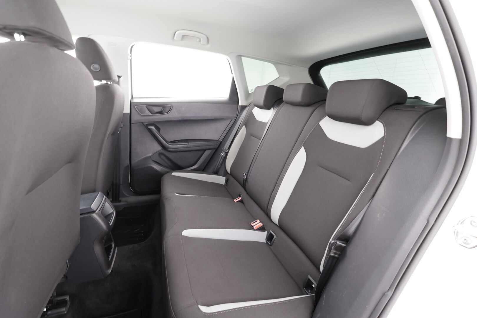 Seat Ateca 2020 1,6 TDI 115 Reference * Koukku / LED-lisävalo / P.Tutka / Lohkolämmitin / Vakkari / Bluetooth * - Suomi-auto / Kahdet renkaat aluvanteilla