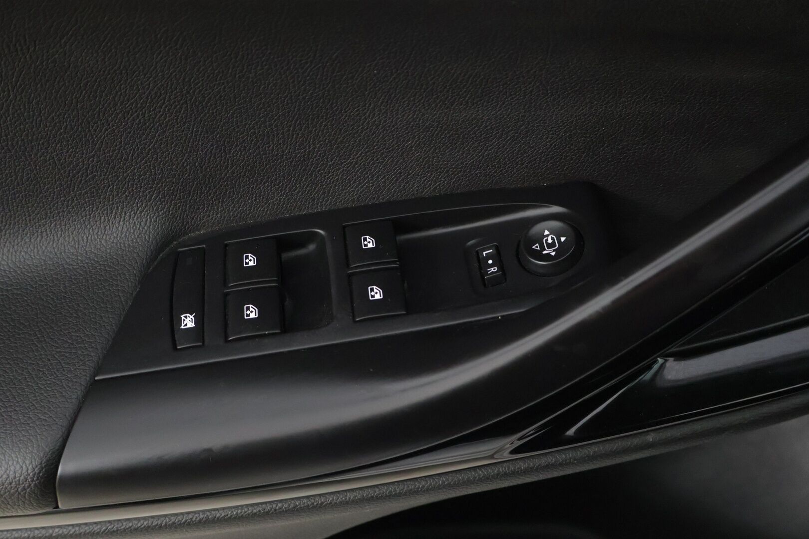 Opel Astra 2020 Sports Tourer Executive 145 Turbo A **Matrix-LED / Navi / Keyless / Ilmastoidut sporttipenkit** - **Suomi-auto / Lämpöratti / 2x Renkaat ja vanteet!** - HULLU BLACKWEEK KORKOTARJOUS 2,49%