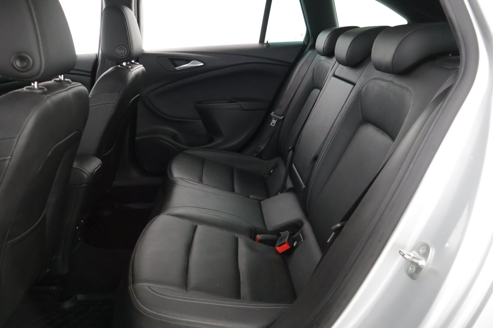 Opel Astra 2020 Sports Tourer Executive 145 Turbo A *Suomi-auto / Lohkolämmitin sisäpistokkeella / Nahkasisusta / Lämmitettävät ja ilmastoidut penkit / LED-ajovalot* - *Lämmitettävät takaistuimet / Muistipenkki kuskilla / Navigointi / Ohjauspyörän lämmitys / Vakionopeudensäädin nopeudenrajoittimella*