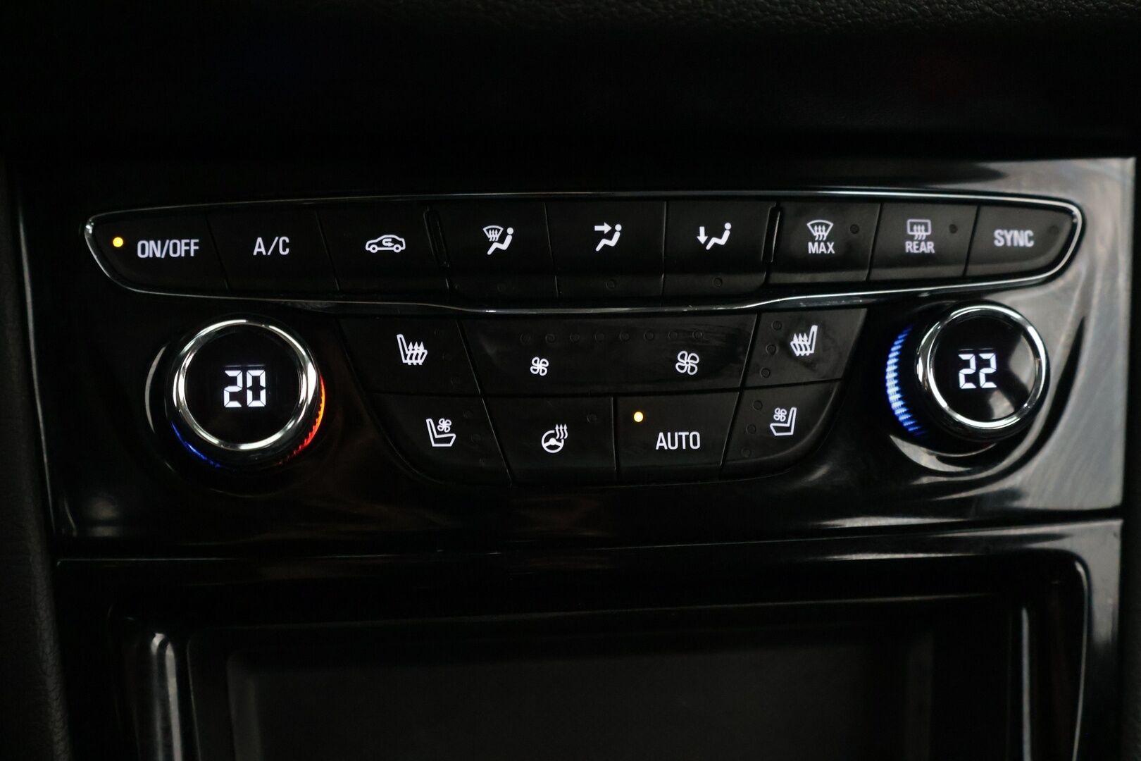 Opel Astra 2020 Sports Tourer Executive 145 Turbo A **Matrix-LED / Navi / Keyless / Ilmastoidut sporttipenkit** - **Suomi-auto / Lämpöratti / 2x Renkaat ja vanteet!** - HULLU BLACKWEEK KORKOTARJOUS 2,49%