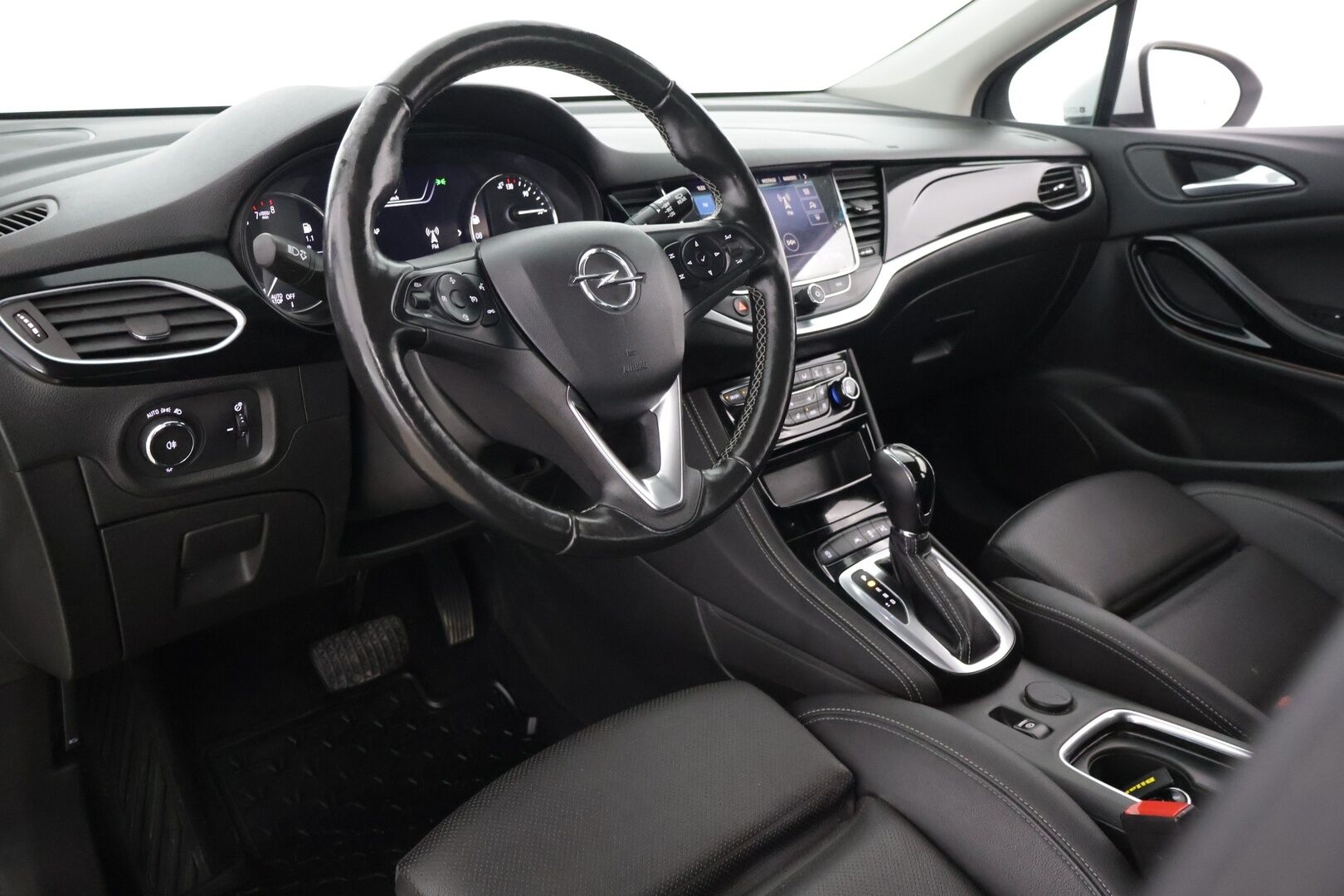 Opel Astra 2020 Sports Tourer Executive 145 Turbo A *Suomi-auto / Lohkolämmitin sisäpistokkeella / Nahkasisusta / Lämmitettävät ja ilmastoidut penkit / LED-ajovalot* - *Lämmitettävät takaistuimet / Muistipenkki kuskilla / Navigointi / Ohjauspyörän lämmitys / Vakionopeudensäädin nopeudenrajoittimella*