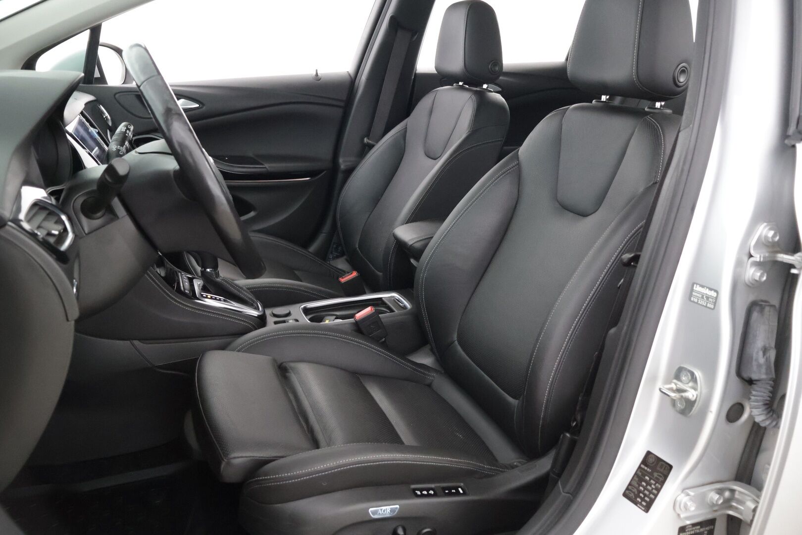 Opel Astra 2020 Sports Tourer Executive 145 Turbo A *Suomi-auto / Lohkolämmitin sisäpistokkeella / Nahkasisusta / Lämmitettävät ja ilmastoidut penkit / LED-ajovalot* - *Lämmitettävät takaistuimet / Muistipenkki kuskilla / Navigointi / Ohjauspyörän lämmitys / Vakionopeudensäädin nopeudenrajoittimella*