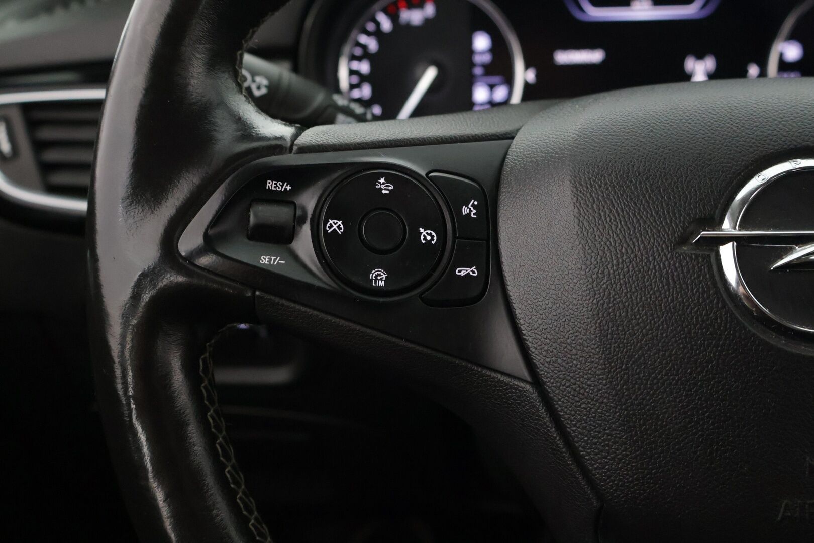 Opel Astra 2020 Sports Tourer Executive 145 Turbo A **Matrix-LED / Navi / Keyless / Ilmastoidut sporttipenkit** - **Suomi-auto / Lämpöratti / 2x Renkaat ja vanteet!** - HULLU BLACKWEEK KORKOTARJOUS 2,49%