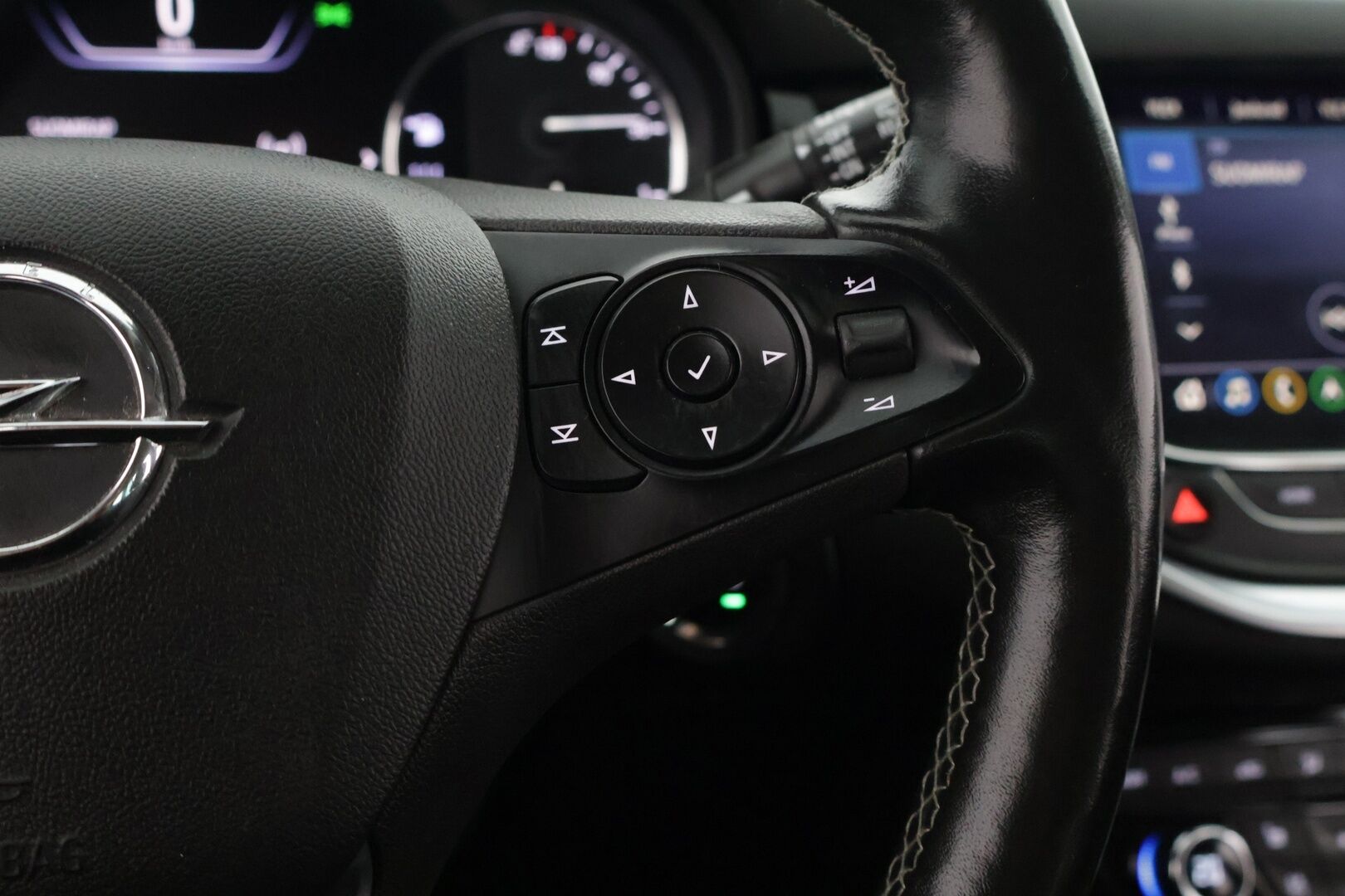 Opel Astra 2020 Sports Tourer Executive 145 Turbo A **Matrix-LED / Navi / Keyless / Ilmastoidut sporttipenkit** - **Suomi-auto / Lämpöratti / 2x Renkaat ja vanteet!** - HULLU BLACKWEEK KORKOTARJOUS 2,49%