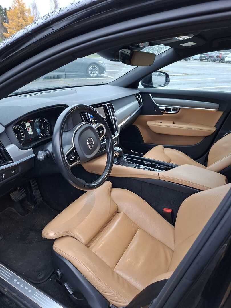 Volvo V90 2020 D3 Business aut - | ACC | Pilot assist | Beige nahkaverhoilu | Musta sisäkatto | VOC | Kahdet renkaat alumiinivanteilla |