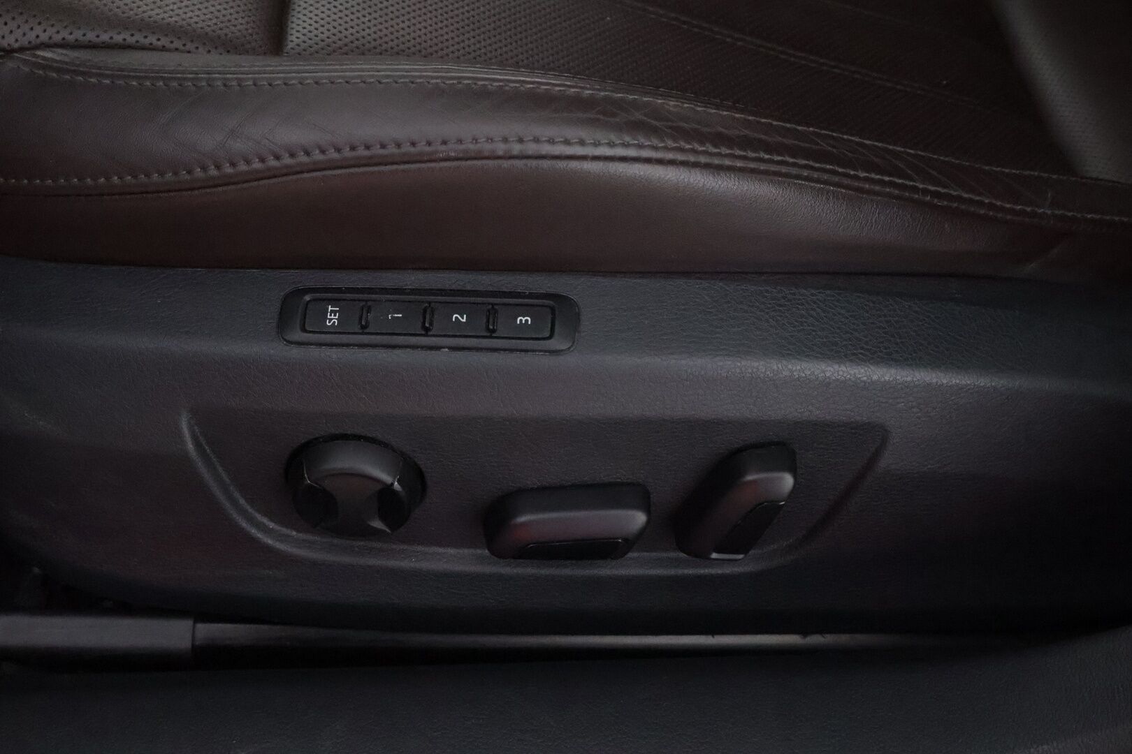 SKODA SUPERB 2016 Combi 2,0 TDI 190 4x4 L&K DSG aut * Webasto / Adapt.Vakkari / Canton / Ilmastoidut nahkapenkit / Koukku / Peruutuskamera / Lämpölasi* - Supervarusteltu / Juuri tullut Tampereelle!