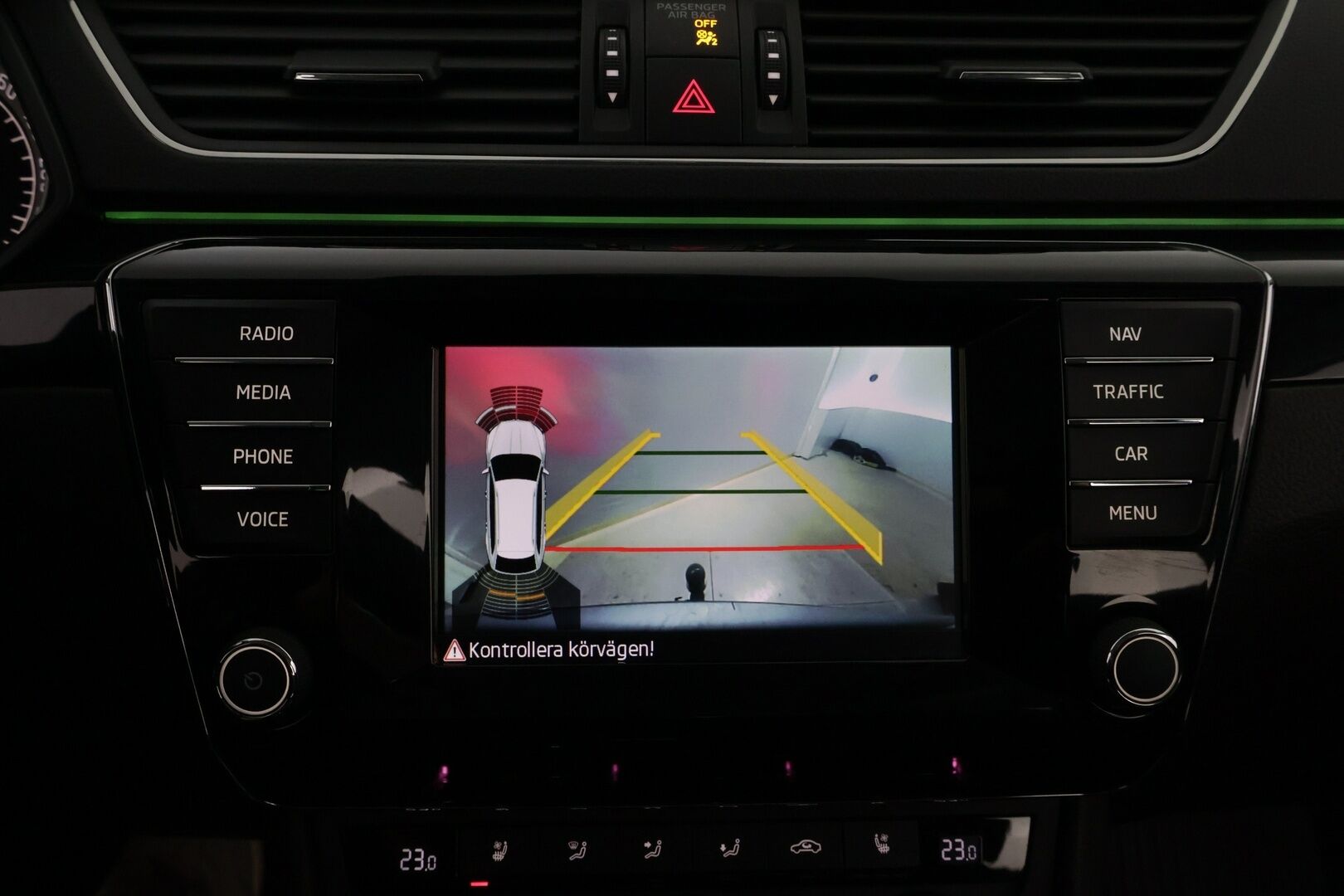 SKODA SUPERB 2016 Combi 2,0 TDI 190 4x4 L&K DSG aut * Webasto / Adapt.Vakkari / Canton / Ilmastoidut nahkapenkit / Koukku / Peruutuskamera / Lämpölasi* - Supervarusteltu / Juuri tullut Tampereelle!