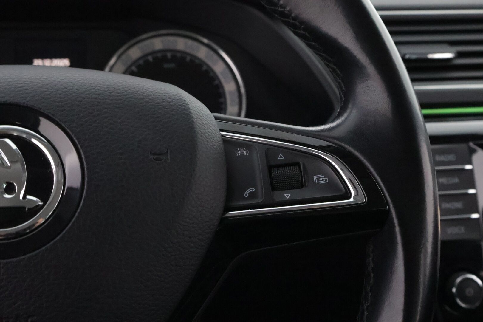 SKODA SUPERB 2016 Combi 2,0 TDI 190 4x4 L&K DSG aut * Webasto / Adapt.Vakkari / Canton / Ilmastoidut nahkapenkit / Koukku / Peruutuskamera / Lämpölasi* - Supervarusteltu / Juuri tullut Tampereelle!