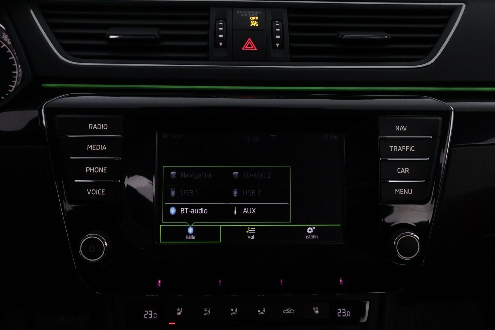 SKODA SUPERB 2016 Combi 2,0 TDI 190 4x4 L&K DSG aut * Webasto / Adapt.Vakkari / Canton / Ilmastoidut nahkapenkit / Koukku / Peruutuskamera / Lämpölasi* - Supervarusteltu / Juuri tullut Tampereelle!