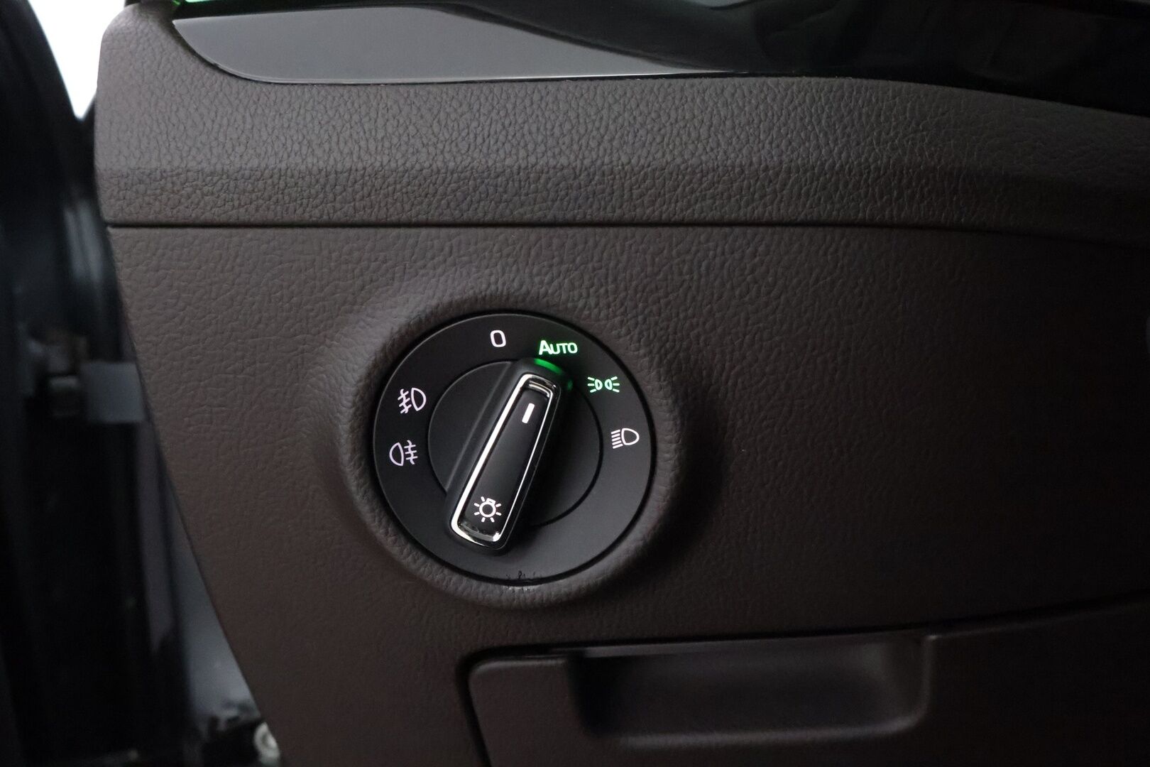 SKODA SUPERB 2016 Combi 2,0 TDI 190 4x4 L&K DSG aut * Webasto / Adapt.Vakkari / Canton / Ilmastoidut nahkapenkit / Koukku / Peruutuskamera / Lämpölasi* - Supervarusteltu / Juuri tullut Tampereelle!