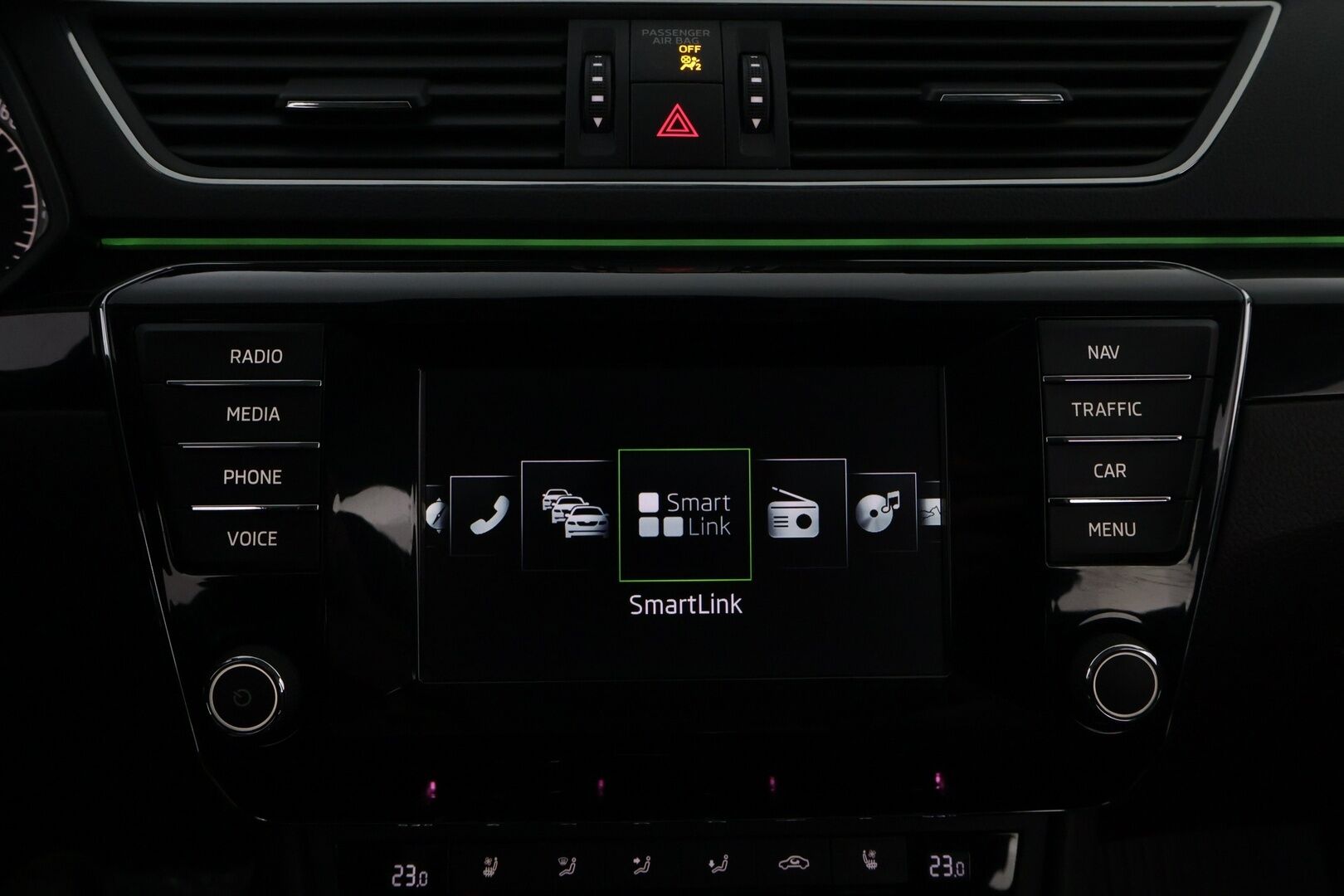 SKODA SUPERB 2016 Combi 2,0 TDI 190 4x4 L&K DSG aut * Webasto / Adapt.Vakkari / Canton / Ilmastoidut nahkapenkit / Koukku / Peruutuskamera / Lämpölasi* - Supervarusteltu / Juuri tullut Tampereelle!