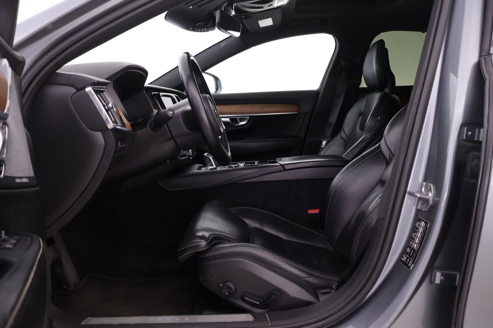 Volvo S90 2018 T8 AWD Inscription aut - | Webasto | ACC | B&W | 360 | Ilmastoidut muistipenkit | KeylessGo | Kattoluukku | LED | Koukku | 2 x Volvo alut | Upea metalliväri | Merkkihuollettu