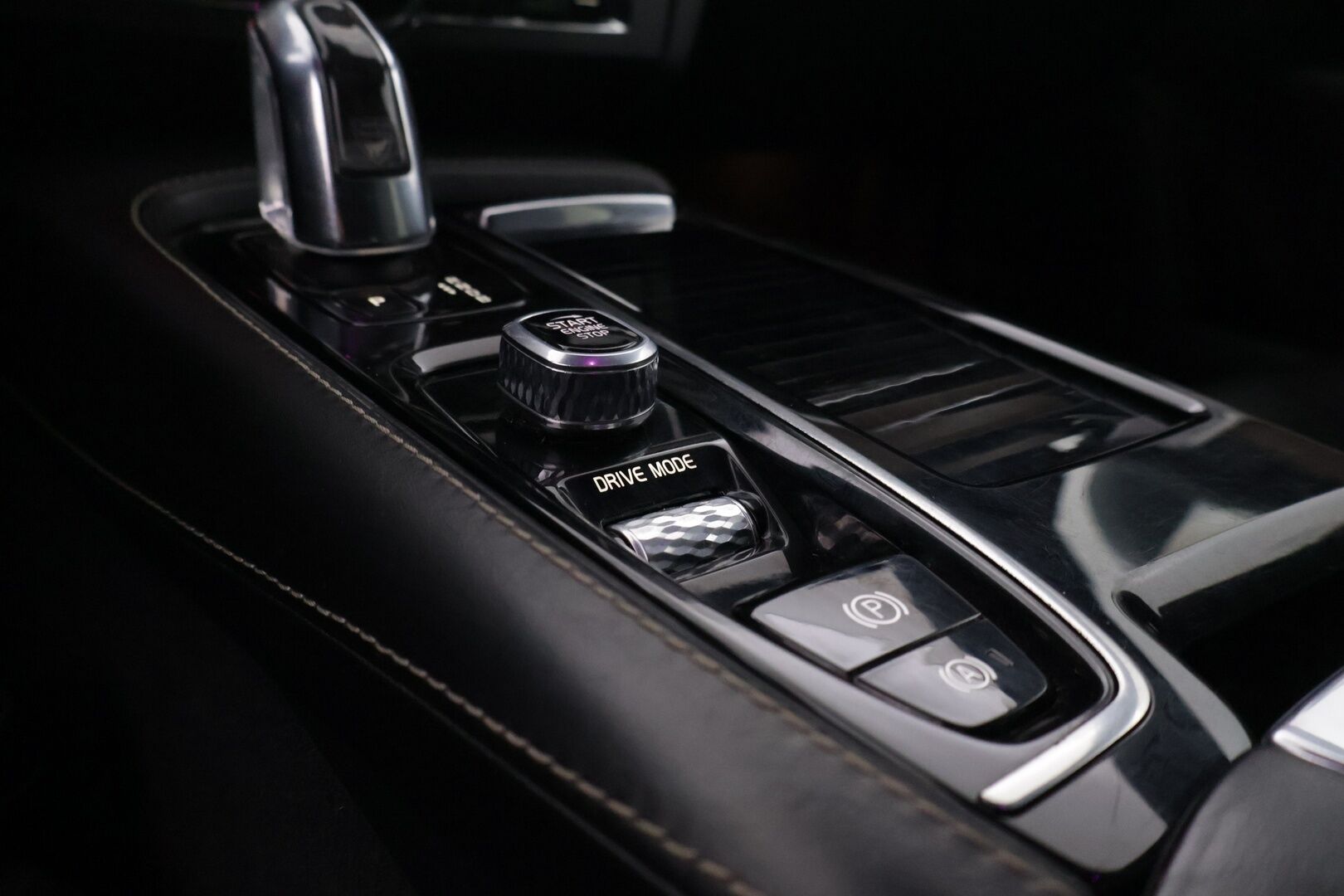 Volvo S90 2018 T8 AWD Inscription aut - | Webasto | ACC | B&W | 360 | Ilmastoidut muistipenkit | KeylessGo | Kattoluukku | LED | Koukku | 2 x Volvo alut | Upea metalliväri | Merkkihuollettu