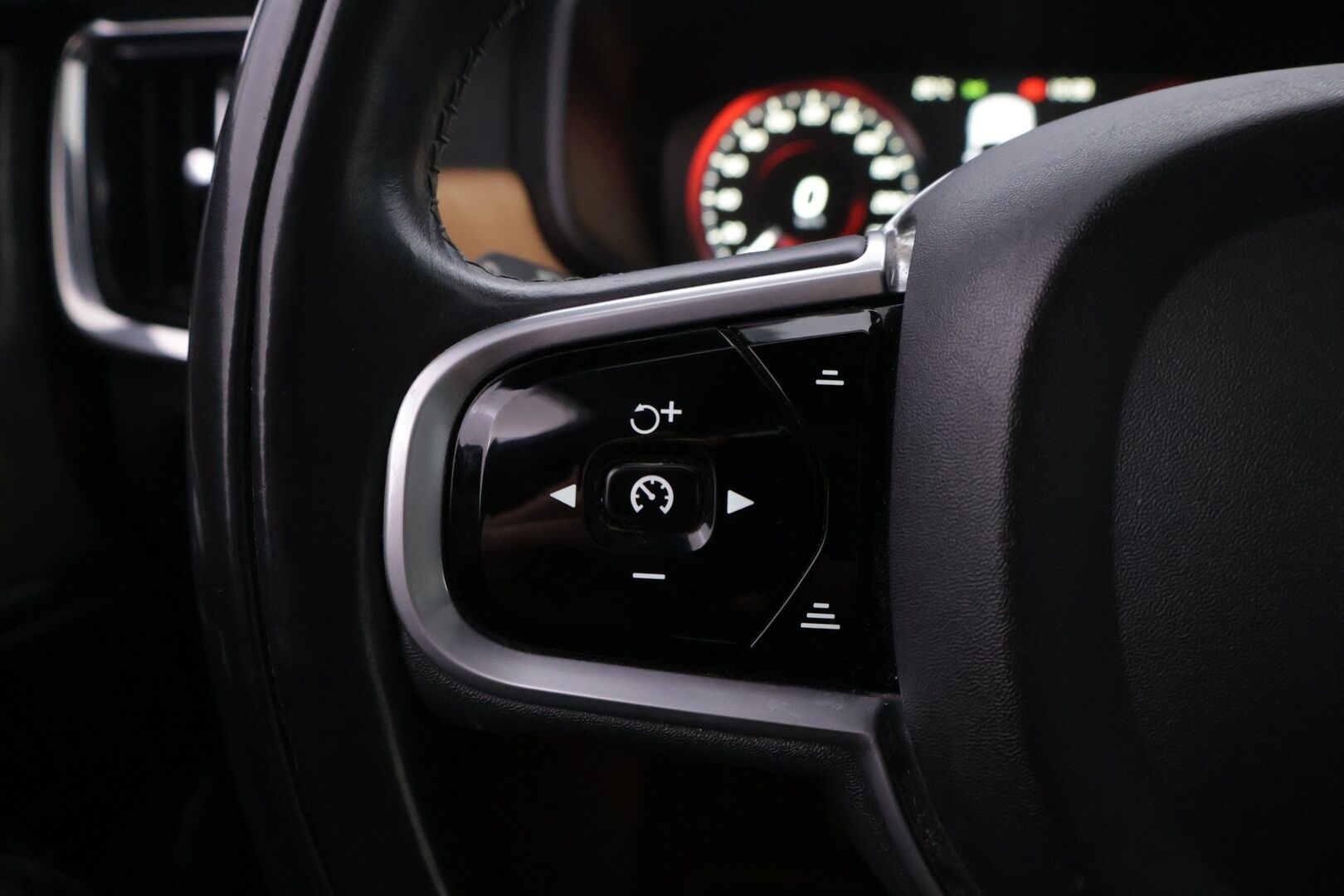 Volvo S90 2018 T8 AWD Inscription aut - | Webasto | ACC | B&W | 360 | Ilmastoidut muistipenkit | KeylessGo | Kattoluukku | LED | Koukku | 2 x Volvo alut | Upea metalliväri | Merkkihuollettu