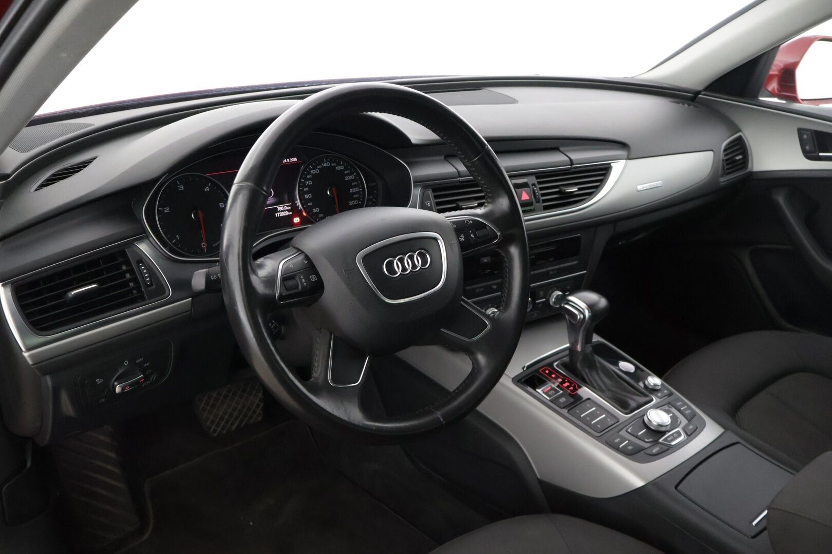Audi A6 2011 Sedan 3,0 V6 TDI 150 kW quattro S tronic Start-Stop* Soft-close / Muistipenkki / Tutkat / Ratinlämmitin * - Näyttävä Quattro kunnon moottorilla! / Juuri huollettu *