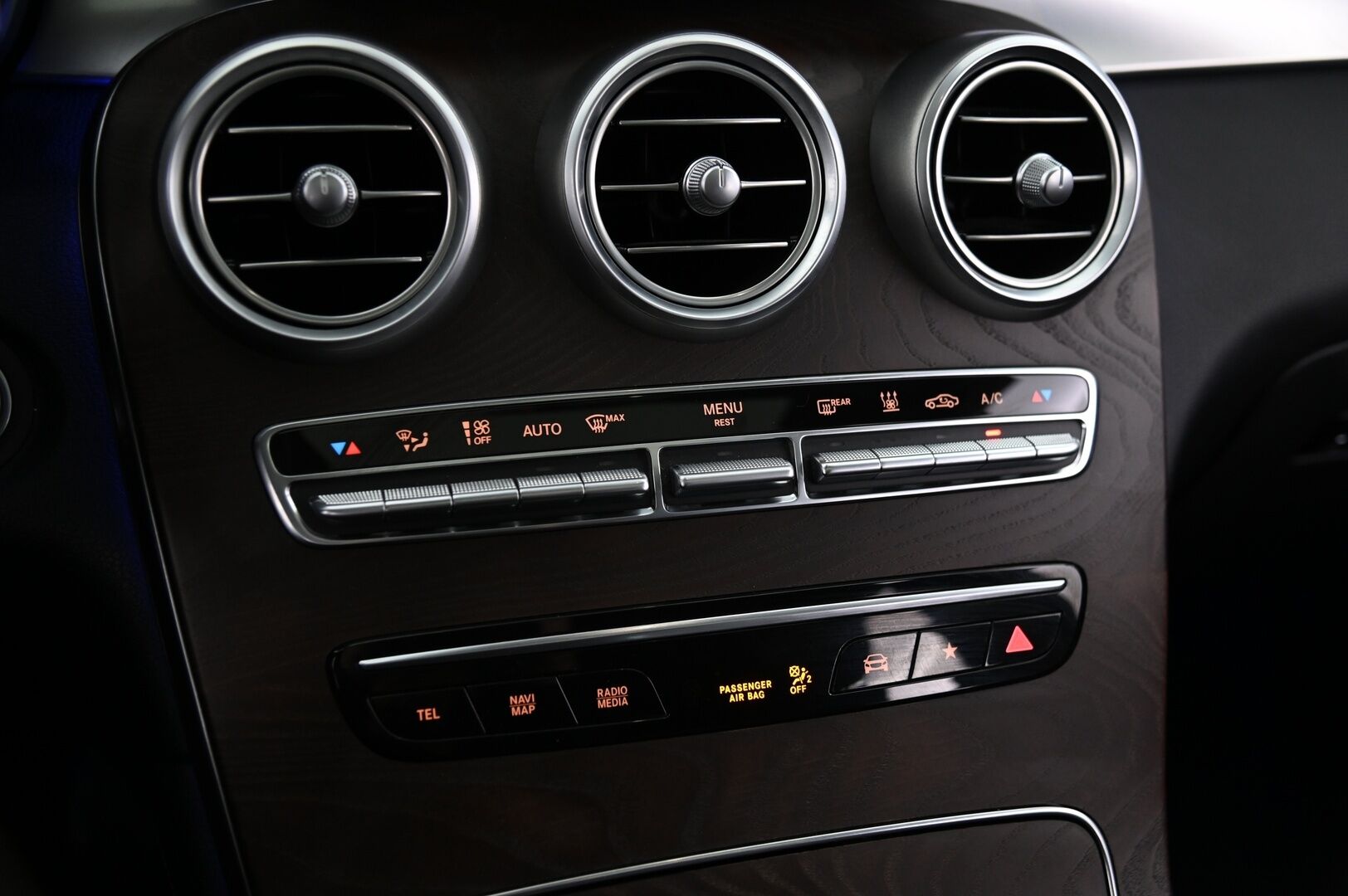 Mercedes-Benz GLC 2020 300 e 4MATIC A Business Coupé EQ Power *Burmester / Lasikattoluukku / Vetokoukku / 360 kamera* - 3,99 % KORKOTARJOUS TÄHÄN AUTOON - *Suomi-auto / 2x renkaat ja vanteet / Näyttävä*