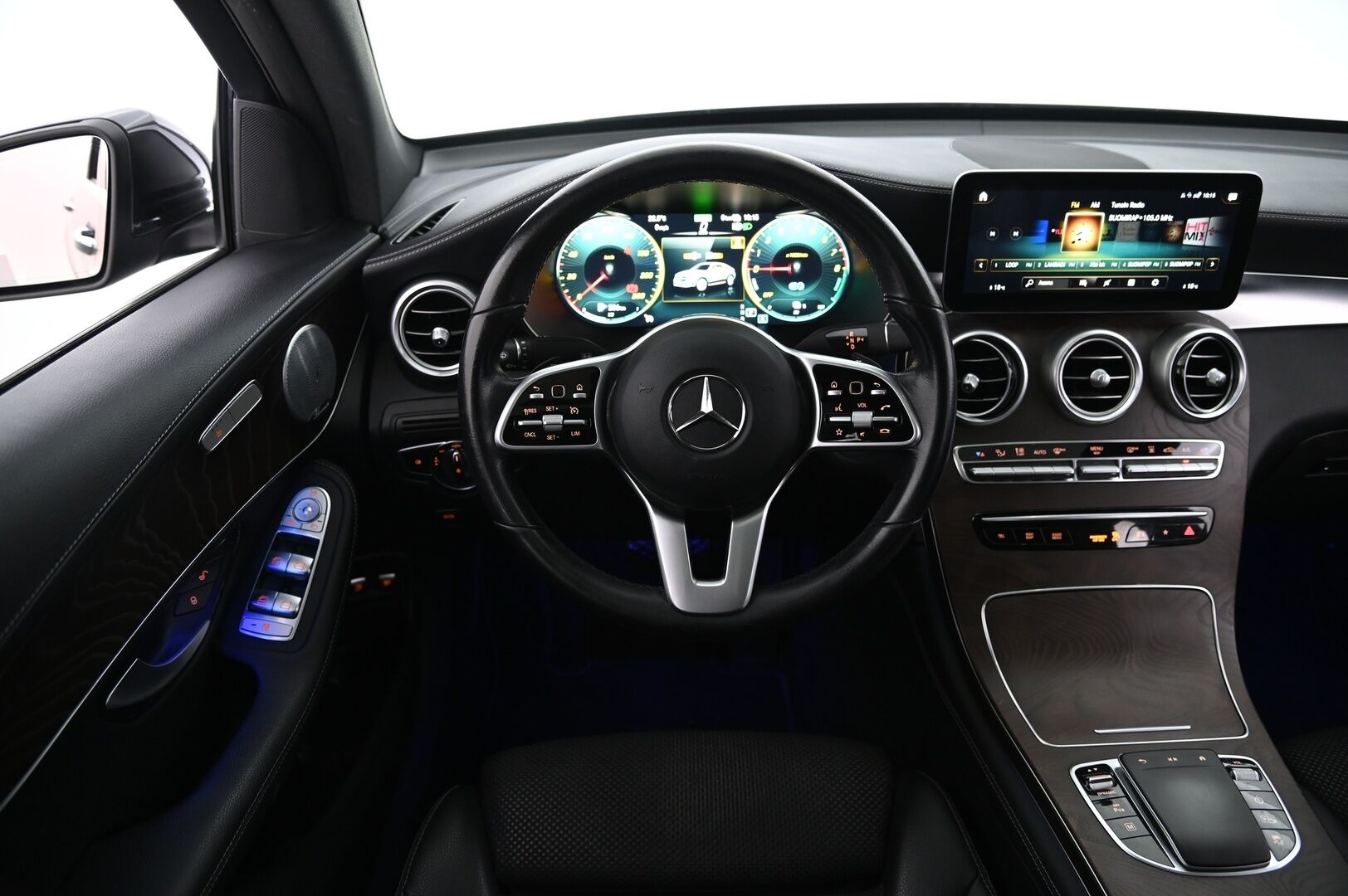 Mercedes-Benz GLC 2020 300 e 4MATIC A Business Coupé EQ Power *Burmester / Lasikattoluukku / Vetokoukku / 360 kamera* - 3,99 % KORKOTARJOUS TÄHÄN AUTOON - *Suomi-auto / 2x renkaat ja vanteet / Näyttävä*