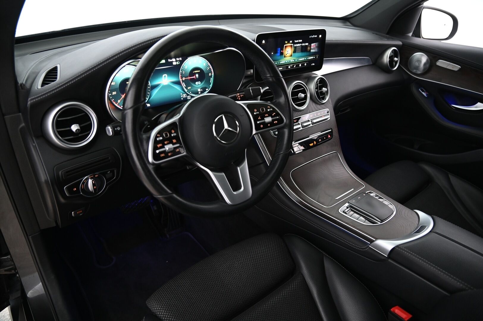 Mercedes-Benz GLC 2020 300 e 4MATIC A Business Coupé EQ Power *Burmester / Lasikattoluukku / Vetokoukku / 360 kamera* - 3,99 % KORKOTARJOUS TÄHÄN AUTOON - *Suomi-auto / 2x renkaat ja vanteet / Näyttävä*