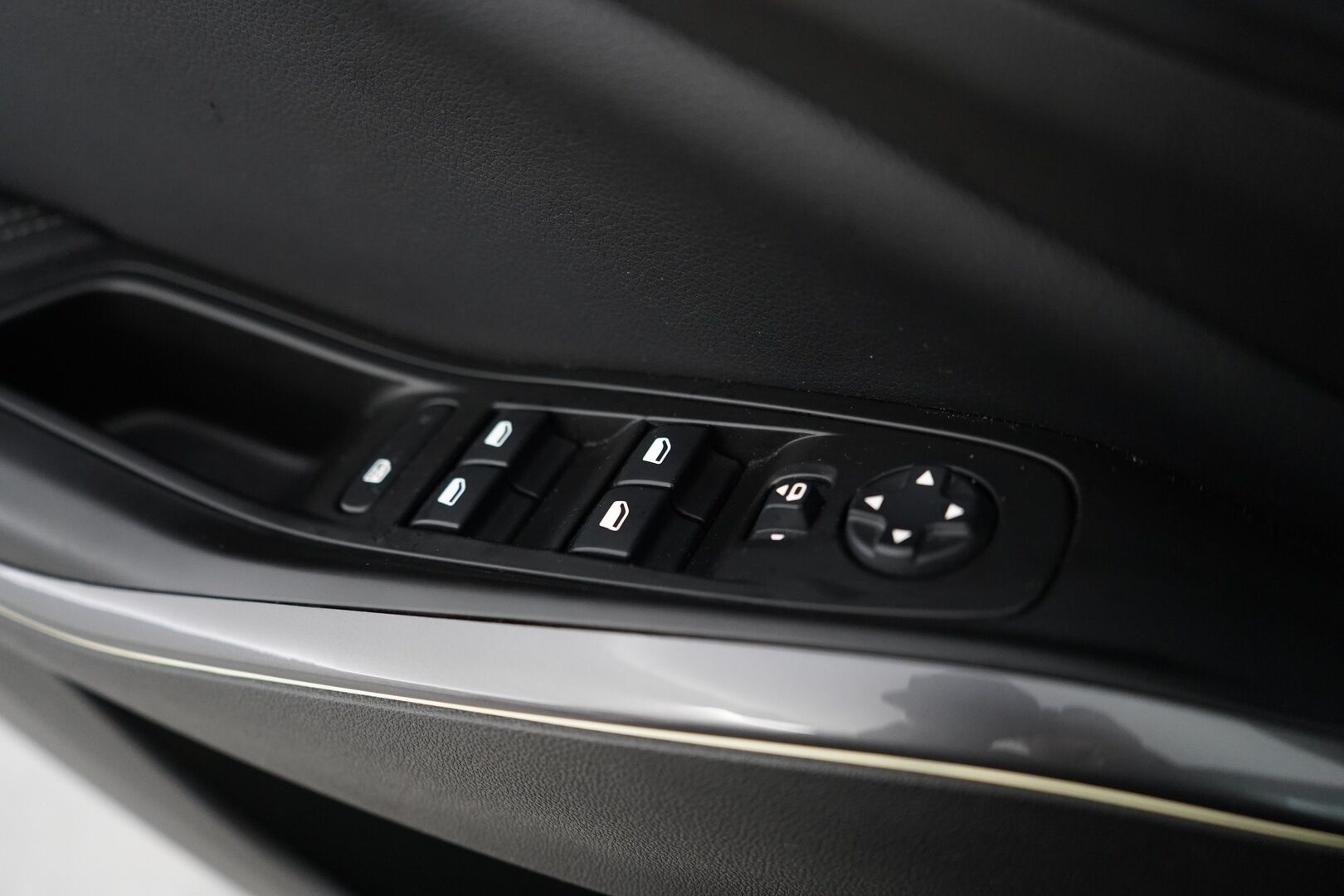 Opel Grandland X 2020 PHEV Executive 300 Turbo A8 AWD *Vakkari / 360 Kamera / Ilmastoidut penkit / S.Luukku / Carplay / Keyless / Blis* - KATSO POIKKEUSHINTA! / SOH 96.8% / Suomi-auto / Juuri huollettu ja katsastettu / Kahdet vanteet / 