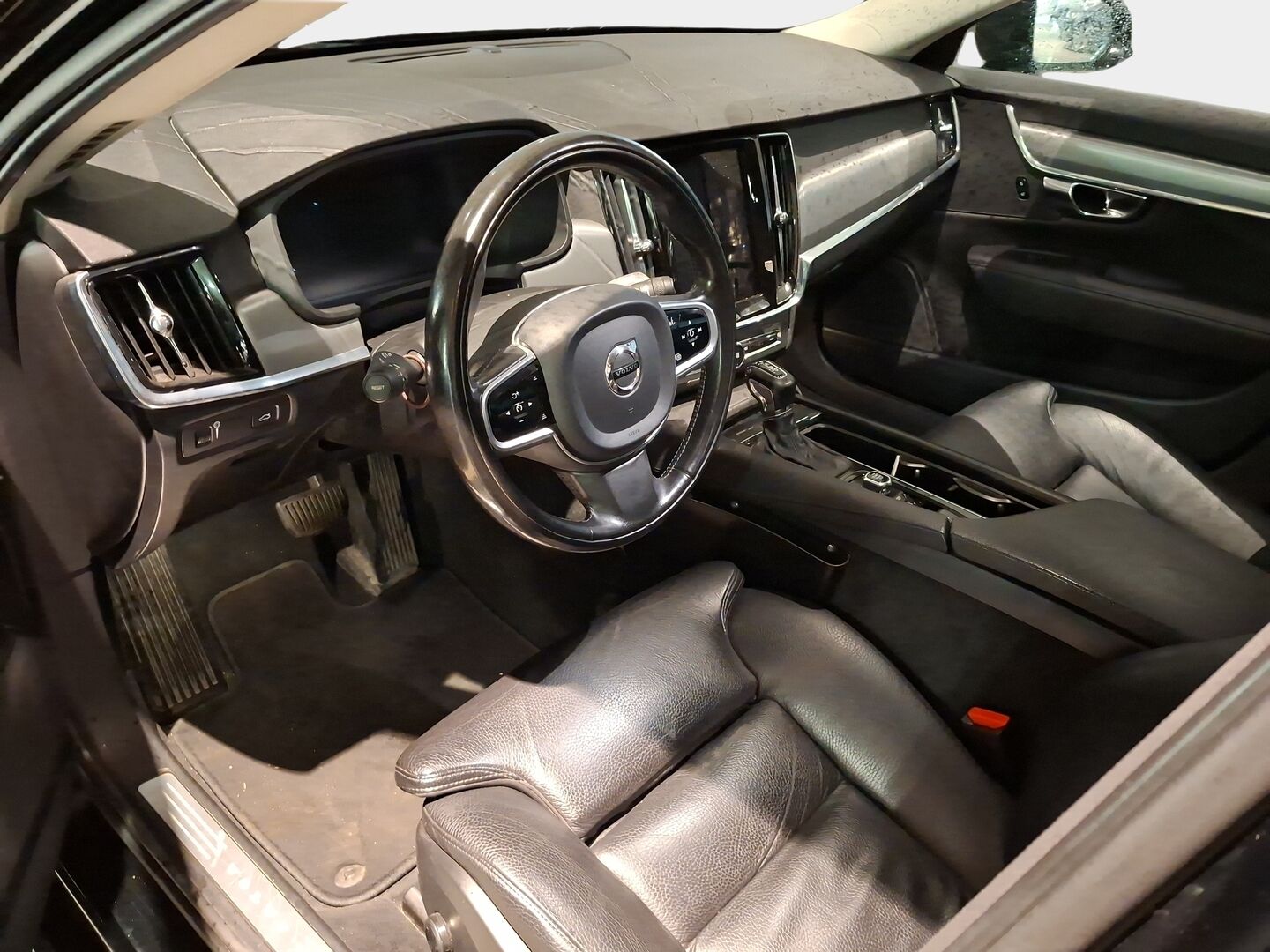Volvo V90 2020 D3 Business aut *Acc / Nahat / Voc / Navi / S.koukku / Led / ALV* - Pieni kuluttuinen perhefarkku! / Järki hintaan!