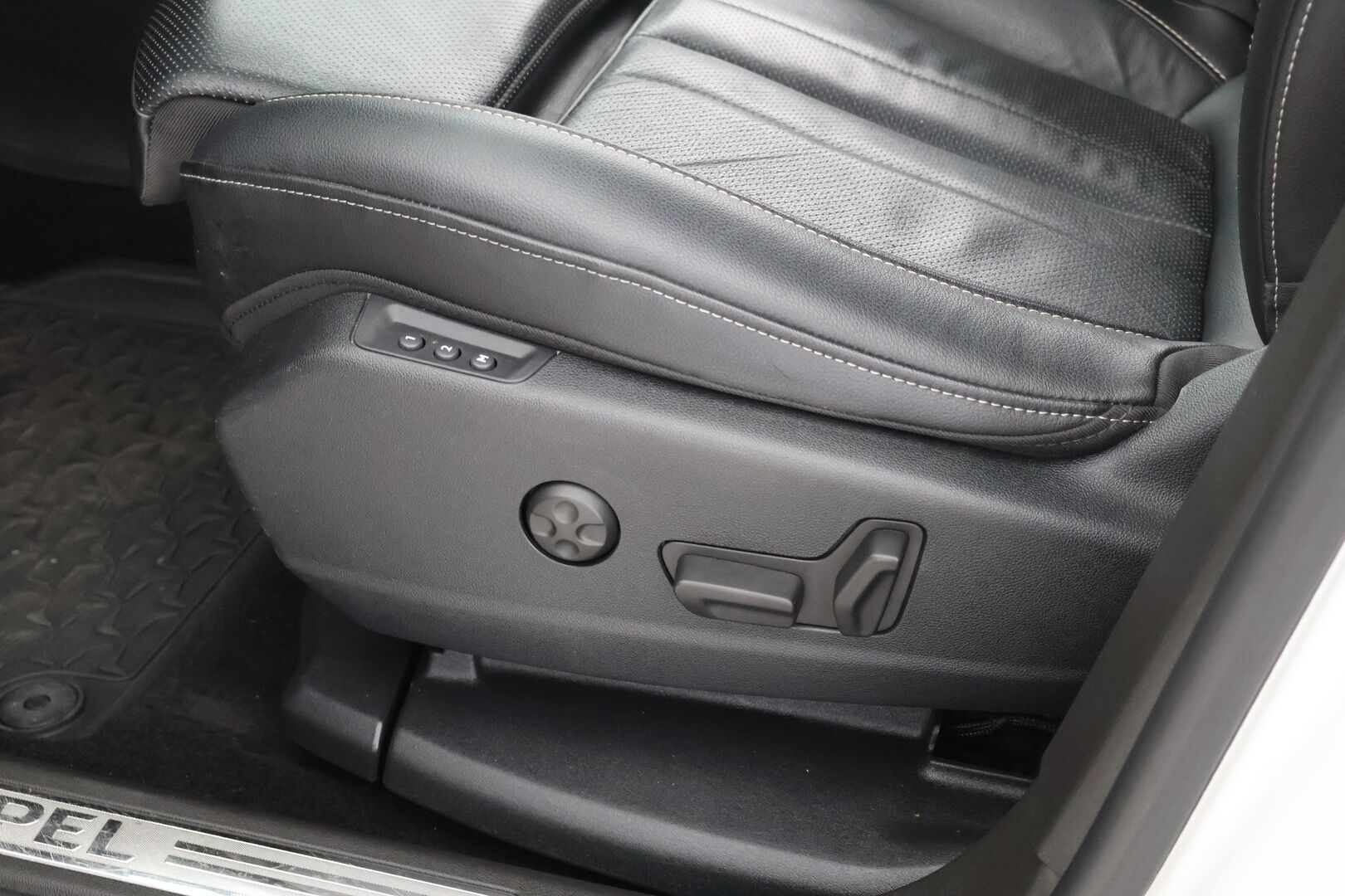 Opel Grandland X 2020 PHEV Executive 300 Turbo A8 AWD - P. Kamera | Ilmastoitu muistipenkki | Nahkasisusta | Koukku | 2x Renkaat | Juuri saapunut!