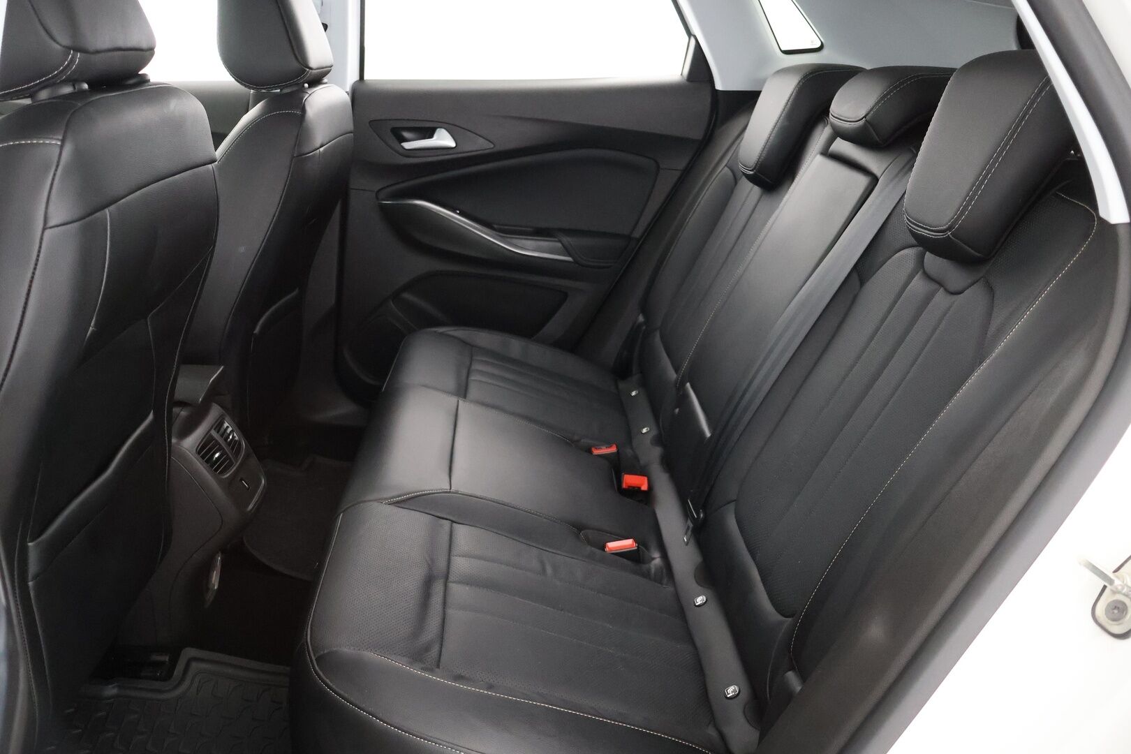 Opel Grandland X 2020 PHEV Executive 300 Turbo A8 AWD - P. Kamera | Ilmastoitu muistipenkki | Nahkasisusta | Koukku | 2x Renkaat | Juuri saapunut!