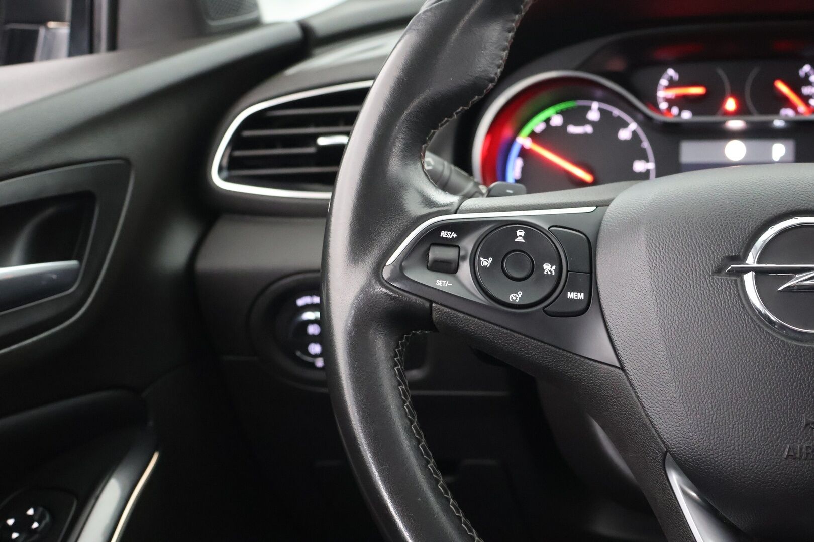 Opel Grandland X 2020 PHEV Executive 300 Turbo A8 AWD - P. Kamera | Ilmastoitu muistipenkki | Nahkasisusta | Koukku | 2x Renkaat | Juuri saapunut!