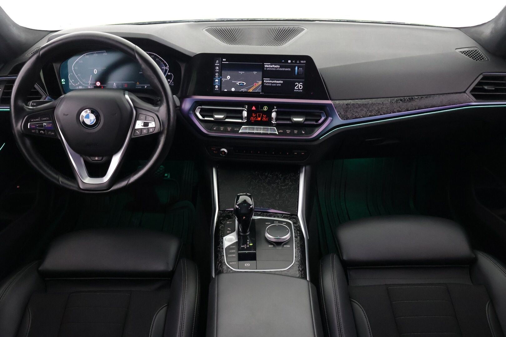 BMW 330 2019 G20 Sedan 330e A Charged Edition * M-Sport ulkonäkö / Tähtikatto / LED / ACC /  Apple&Andoird / Sport-Penkit / Ambient * - * Näyttävä Väri / 19'' erikoisvanteet * 
