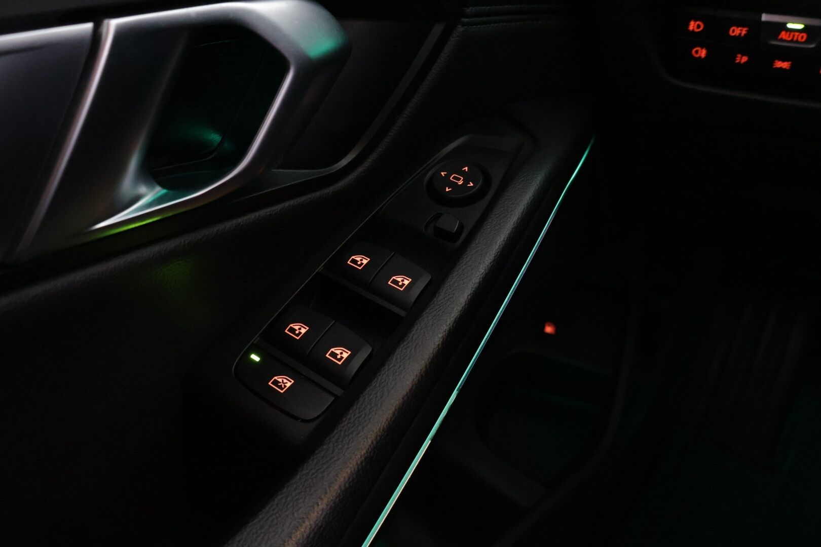BMW 330 2019 G20 Sedan 330e A Charged Edition * M-Sport ulkonäkö / Tähtikatto / LED / ACC /  Apple&Andoird / Sport-Penkit / Ambient * - * Näyttävä Väri / 19'' erikoisvanteet * 