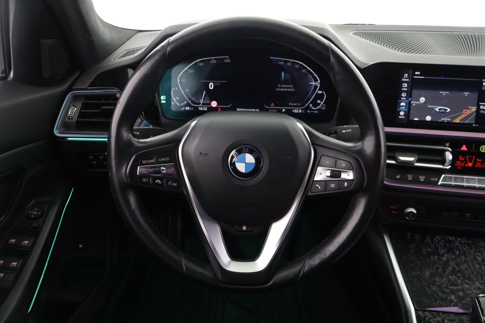 BMW 330 2019 G20 Sedan 330e A Charged Edition * M-Sport ulkonäkö / Tähtikatto / LED / ACC /  Apple&Andoird / Sport-Penkit / Ambient * - * Näyttävä Väri / 19'' erikoisvanteet * 