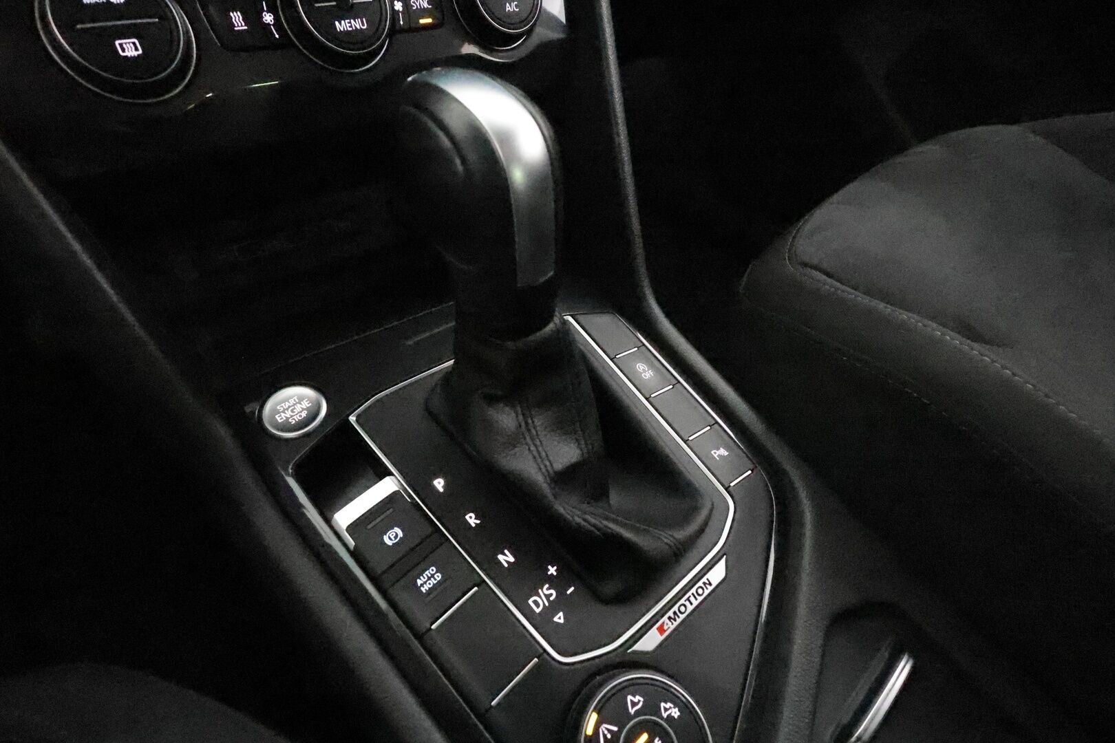 Volkswagen Tiguan 2020 R-Line 2,0 TDI SCR 110 kW 4MOTION DSG * Webasto / Koukku / Adapt.Vakkari / LED / Navi / Digimittari / Kangas-Alcantara - Suomi-auto / Kahdet Renkaat