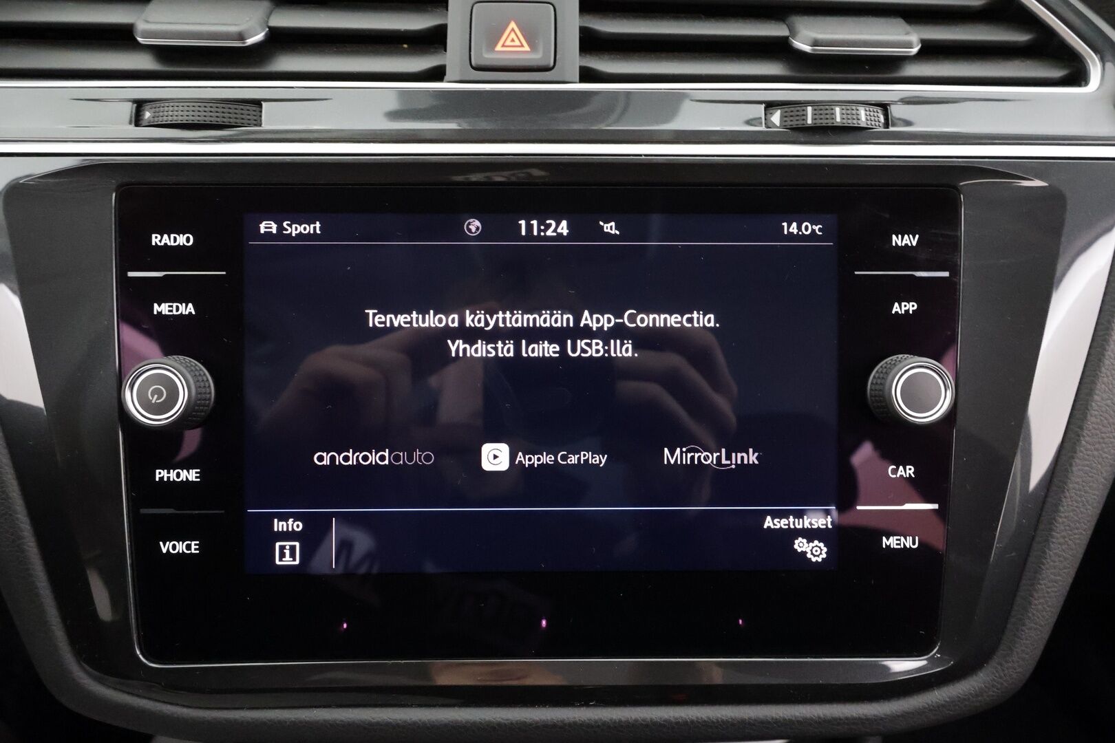 Volkswagen Tiguan 2020 R-Line 2,0 TDI SCR 110 kW 4MOTION DSG * Webasto / Koukku / Adapt.Vakkari / LED / Navi / Digimittari / Kangas-Alcantara - Suomi-auto / Kahdet Renkaat