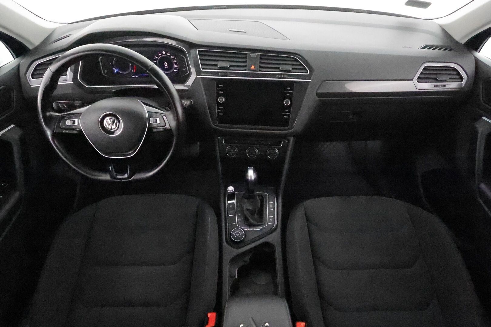 Volkswagen Tiguan 2020 R-Line 2,0 TDI SCR 110 kW 4MOTION DSG * Webasto / Koukku / Adapt.Vakkari / LED / Navi / Digimittari / Kangas-Alcantara - Suomi-auto / Kahdet Renkaat